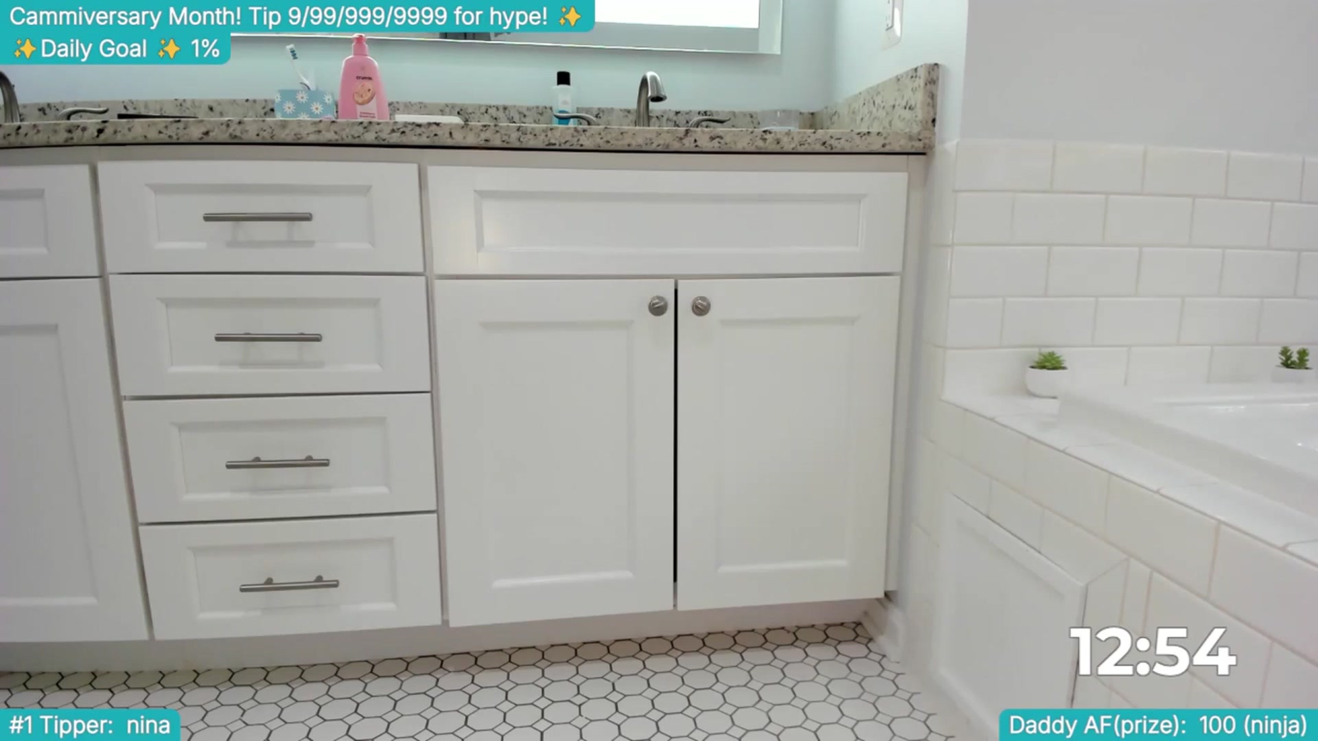 Gallery image thumbnail from TheSharkQueen's myfreecams stream on, 04/12/2025, 18:53 image 6 of 20