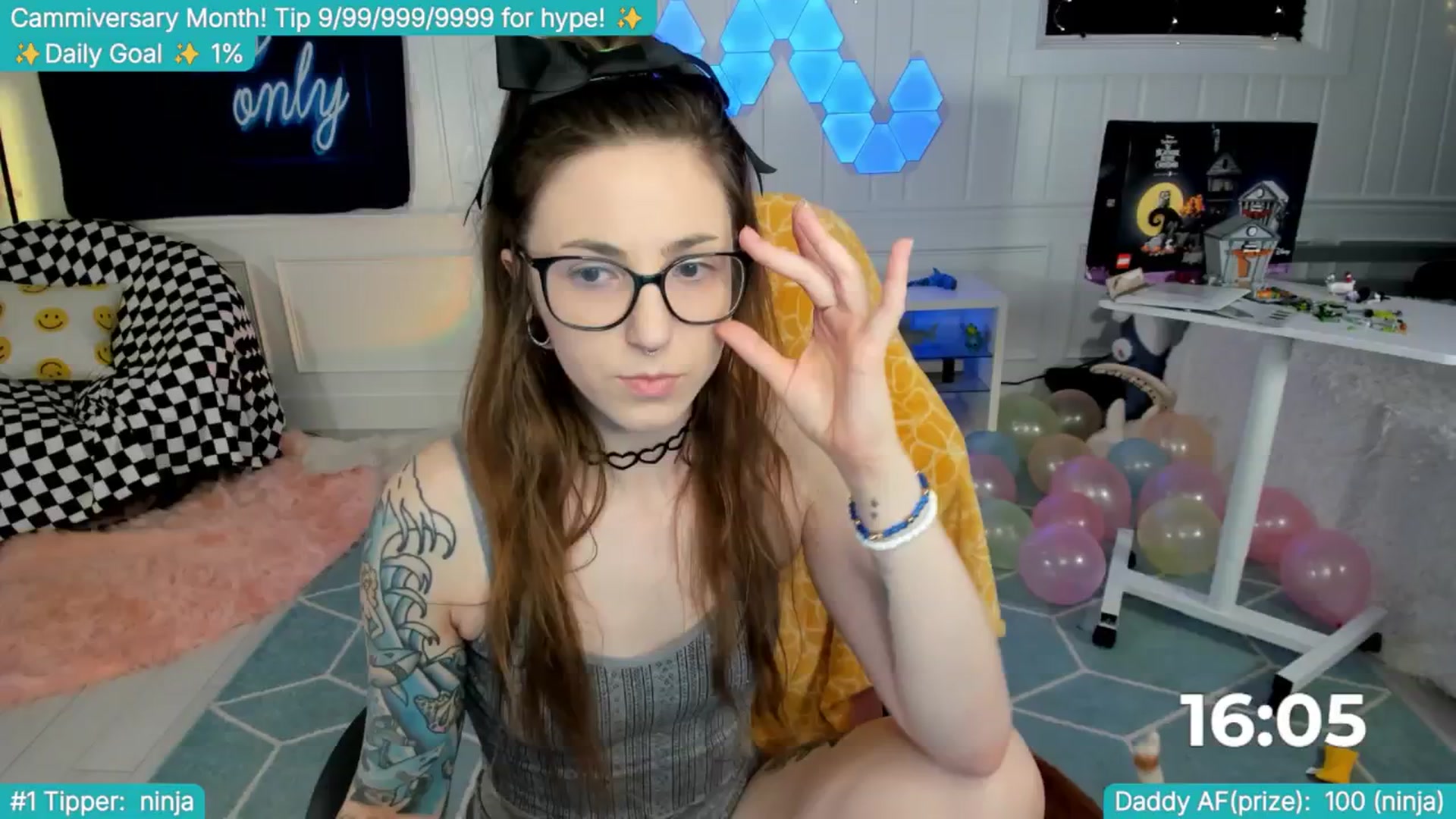 Gallery image thumbnail from TheSharkQueen's myfreecams stream on, 04/16/2025, 04:44 image 18 of 20