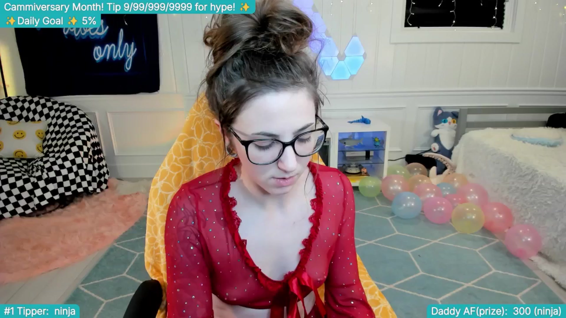 Gallery image thumbnail from TheSharkQueen's myfreecams stream on, 04/17/2025, 03:55 image 11 of 20