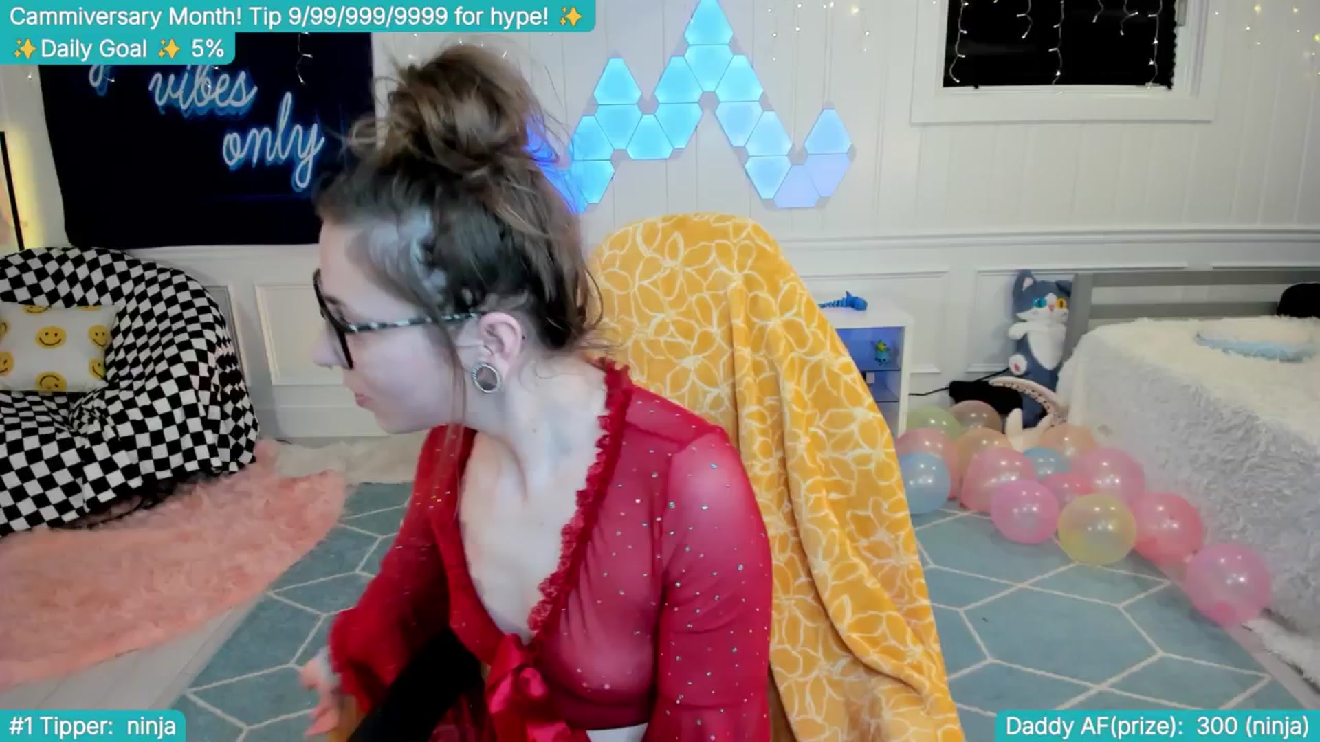 Gallery image thumbnail from TheSharkQueen's myfreecams stream on, 04/17/2025, 03:55 image 5 of 20