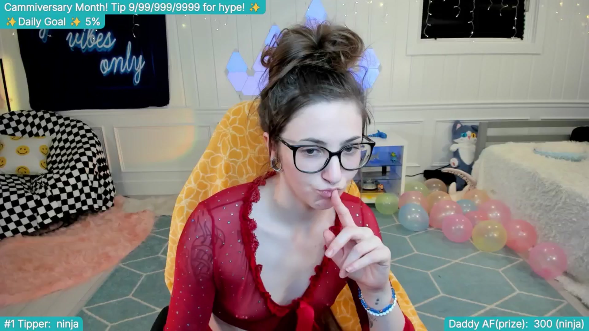 Gallery image thumbnail from TheSharkQueen's myfreecams stream on, 04/17/2025, 03:55 image 6 of 20