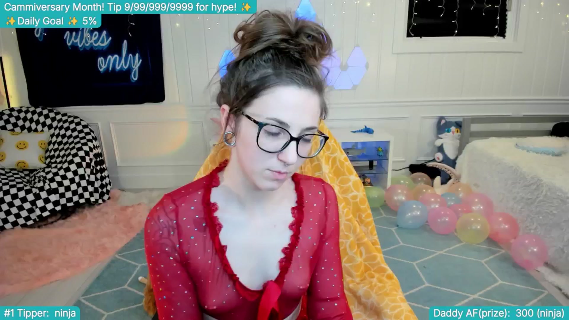 Gallery image thumbnail from TheSharkQueen's myfreecams stream on, 04/17/2025, 03:55 image 8 of 20