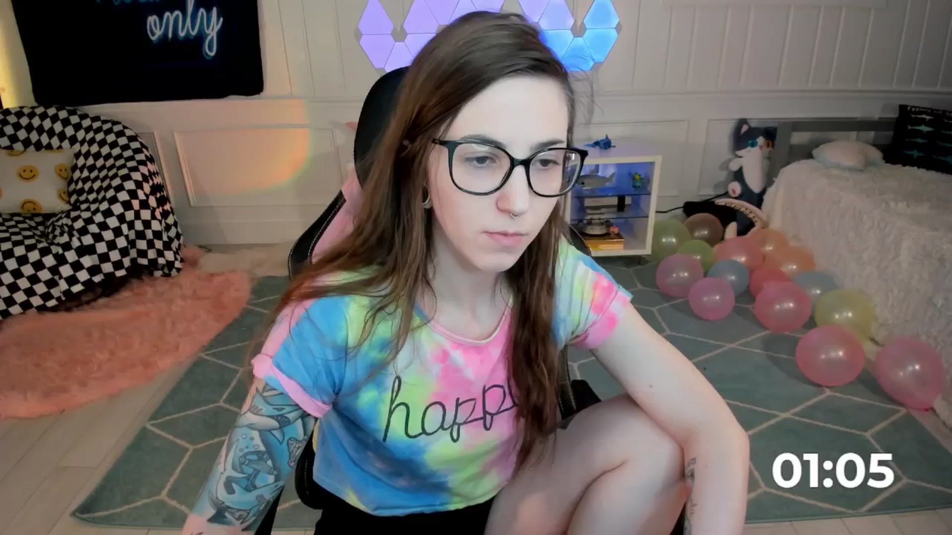 Gallery image thumbnail from TheSharkQueen's myfreecams stream on, 04/18/2025, 01:18 image 20 of 20