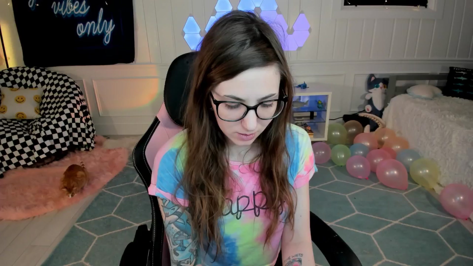 Gallery image thumbnail from TheSharkQueen's myfreecams stream on, 04/18/2025, 01:18 image 6 of 20