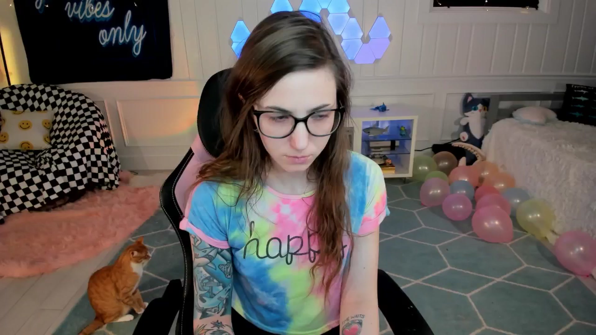 Gallery image thumbnail from TheSharkQueen's myfreecams stream on, 04/18/2025, 01:18 image 14 of 20