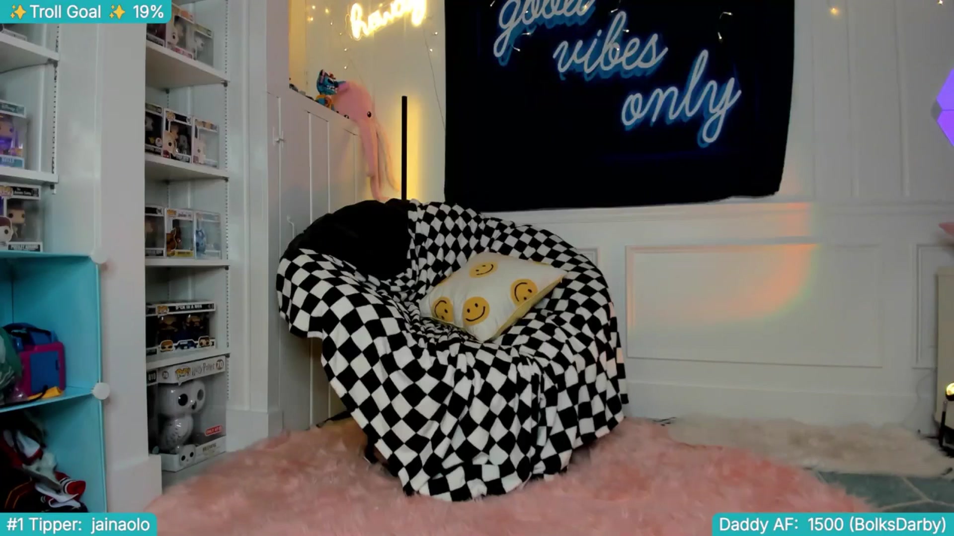 Gallery image thumbnail from TheSharkQueen's myfreecams stream on, 04/23/2025, 02:28 image 12 of 20