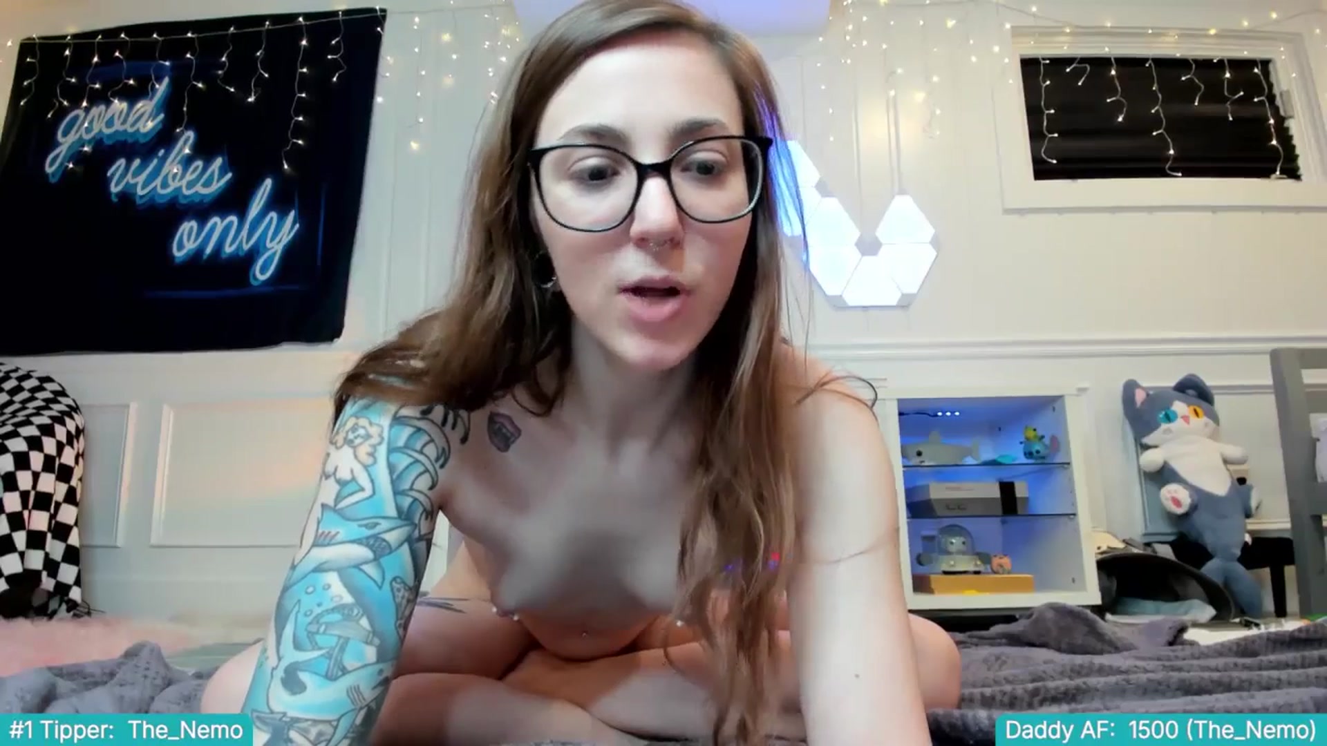 Gallery image thumbnail from TheSharkQueen's myfreecams stream on, 04/24/2025, 05:17 image 14 of 20