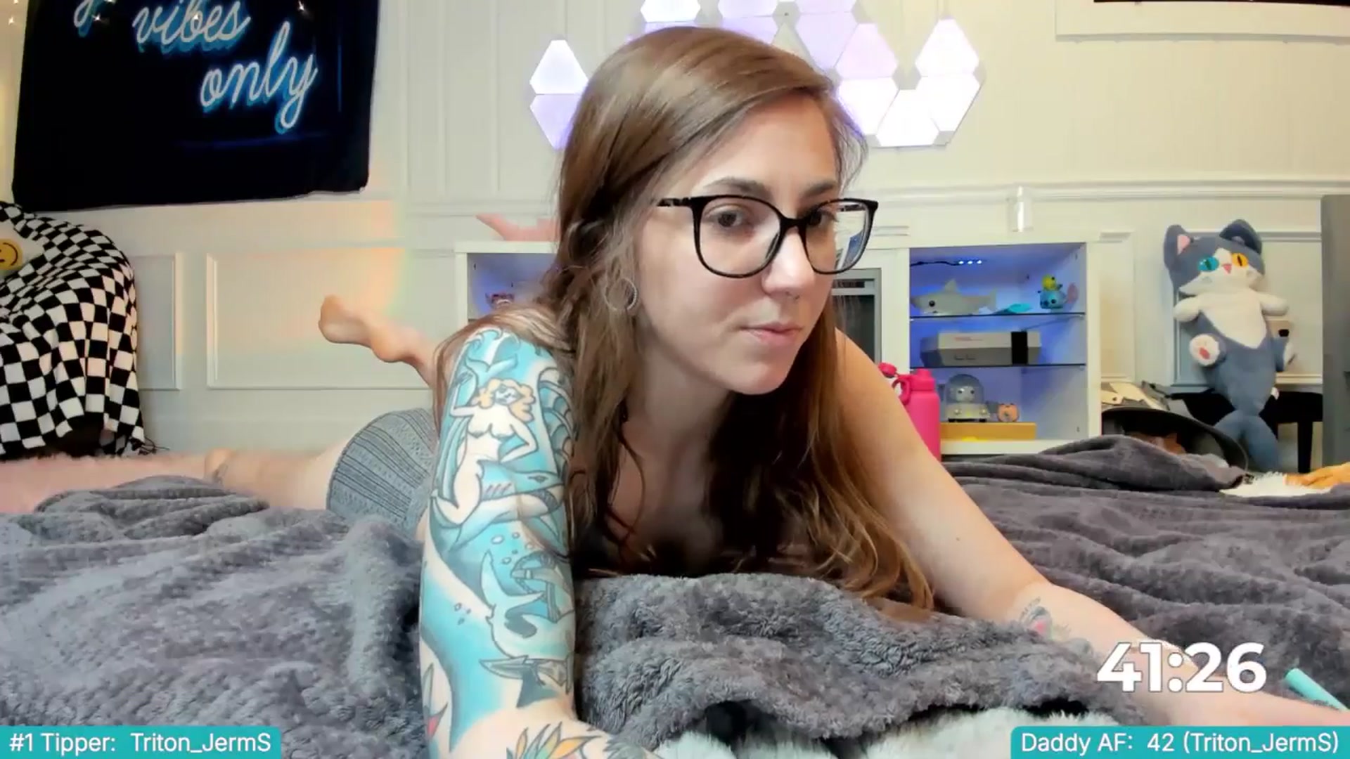 Gallery image thumbnail from TheSharkQueen's myfreecams stream on, 04/24/2025, 05:17 image 3 of 20