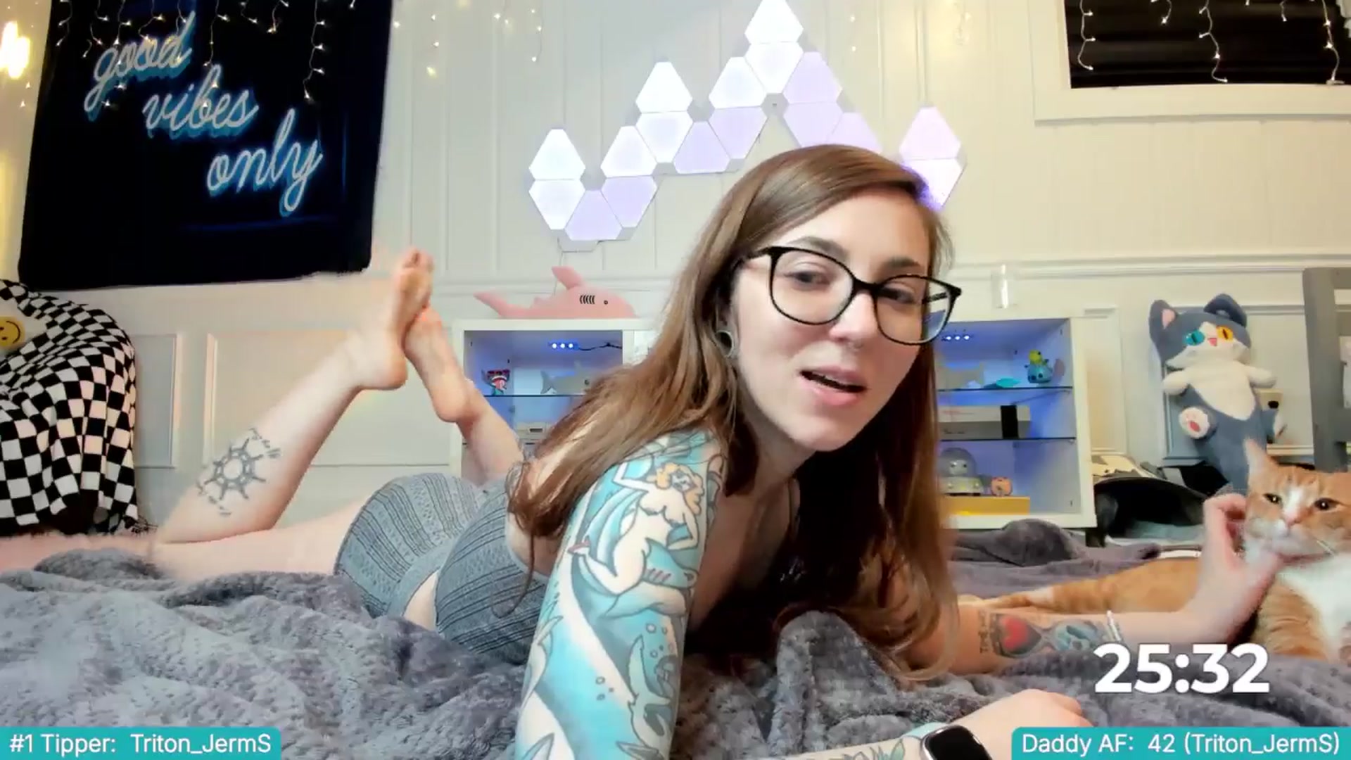 Gallery image thumbnail from TheSharkQueen's myfreecams stream on, 04/24/2025, 05:17 image 6 of 20