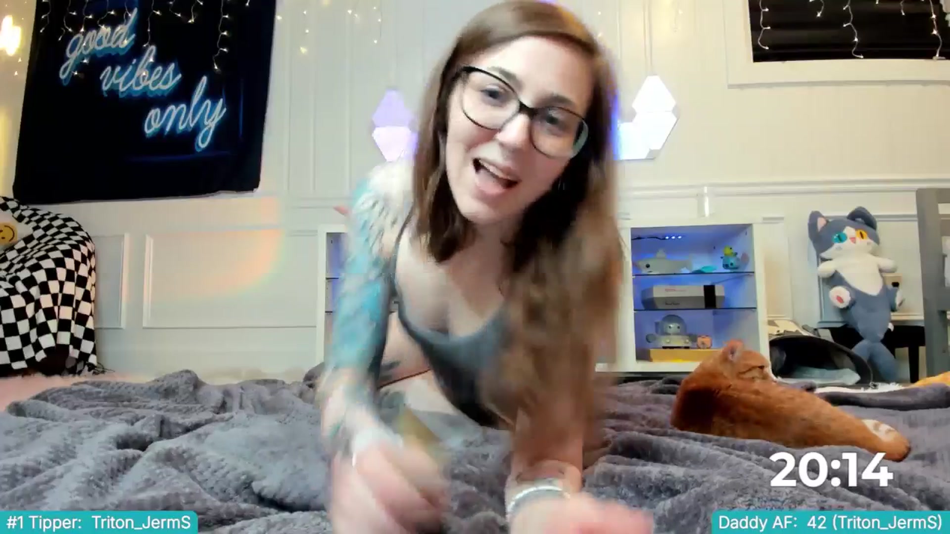 Gallery image thumbnail from TheSharkQueen's myfreecams stream on, 04/24/2025, 05:17 image 7 of 20