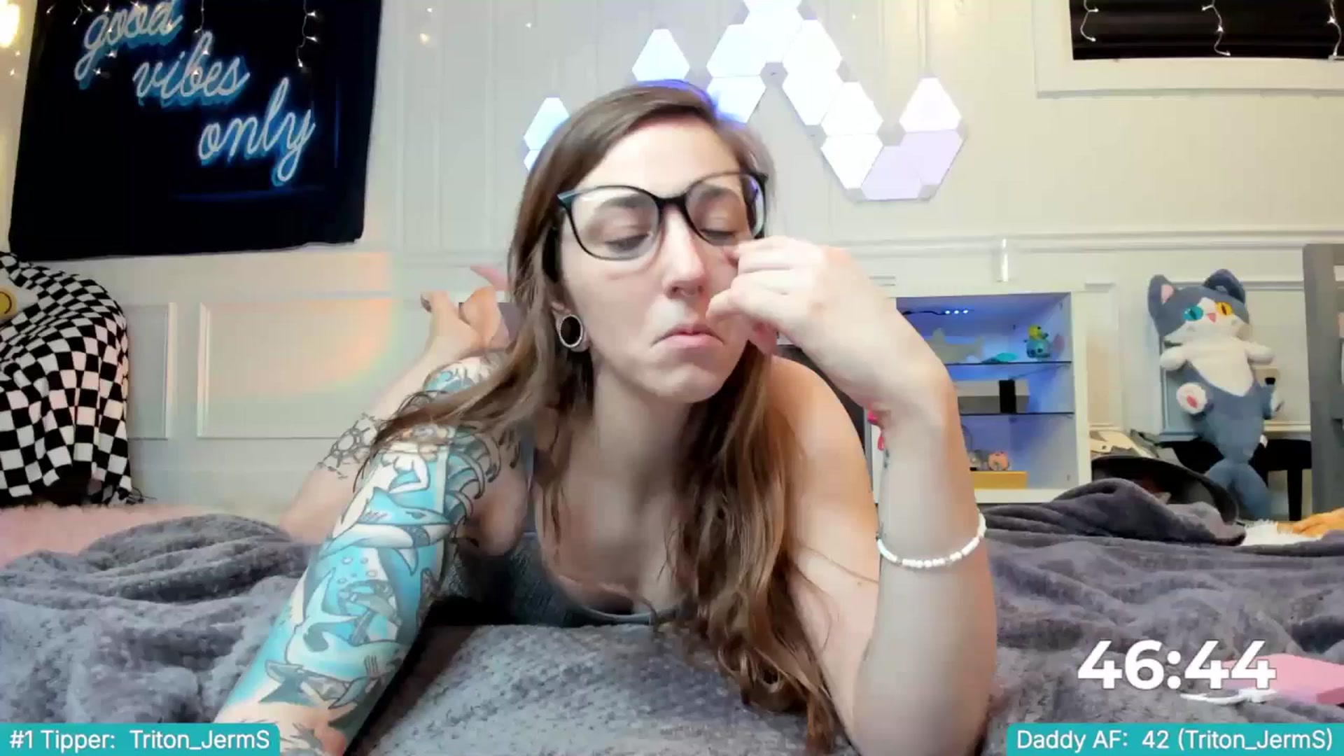 Gallery image thumbnail from TheSharkQueen's myfreecams stream on, 04/24/2025, 05:17 image 2 of 20
