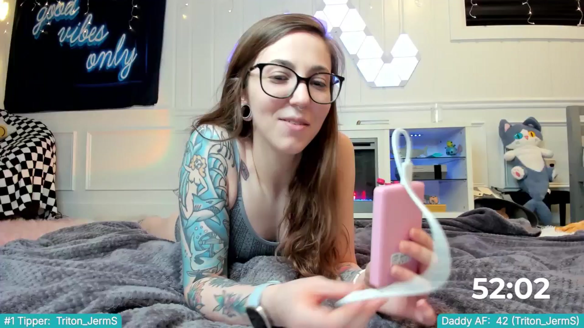Gallery image thumbnail from TheSharkQueen's myfreecams stream on, 04/24/2025, 05:17 image 1 of 20