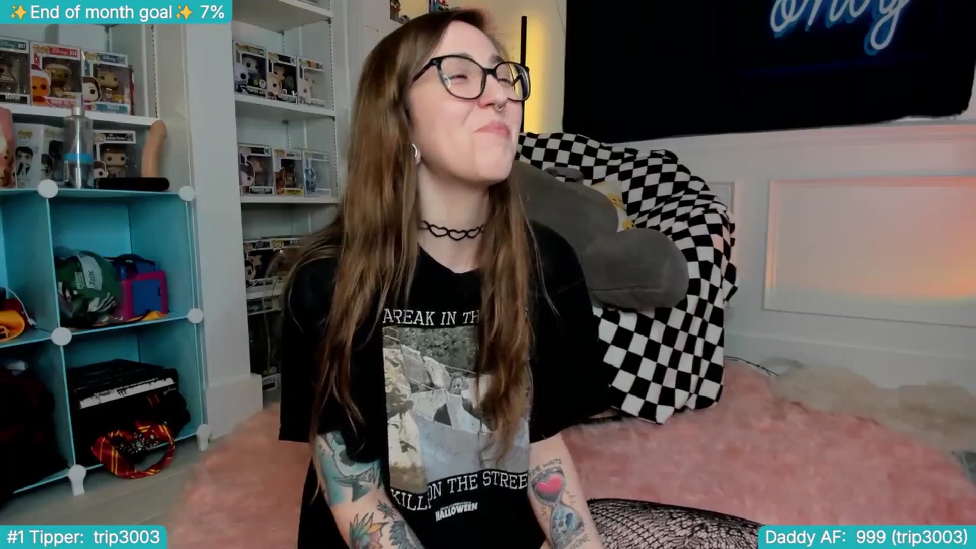 Gallery image thumbnail from TheSharkQueen's myfreecams stream on, 04/26/2025, 06:24 image 18 of 20