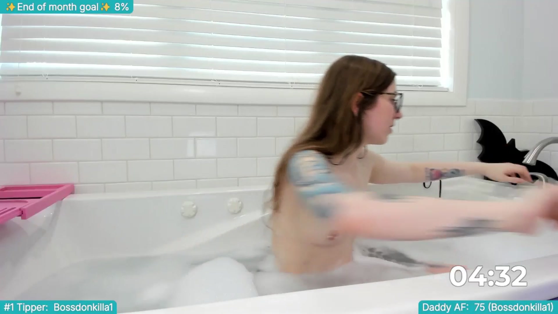 Gallery image thumbnail from TheSharkQueen's myfreecams stream on, 04/26/2025, 23:58 image 9 of 20