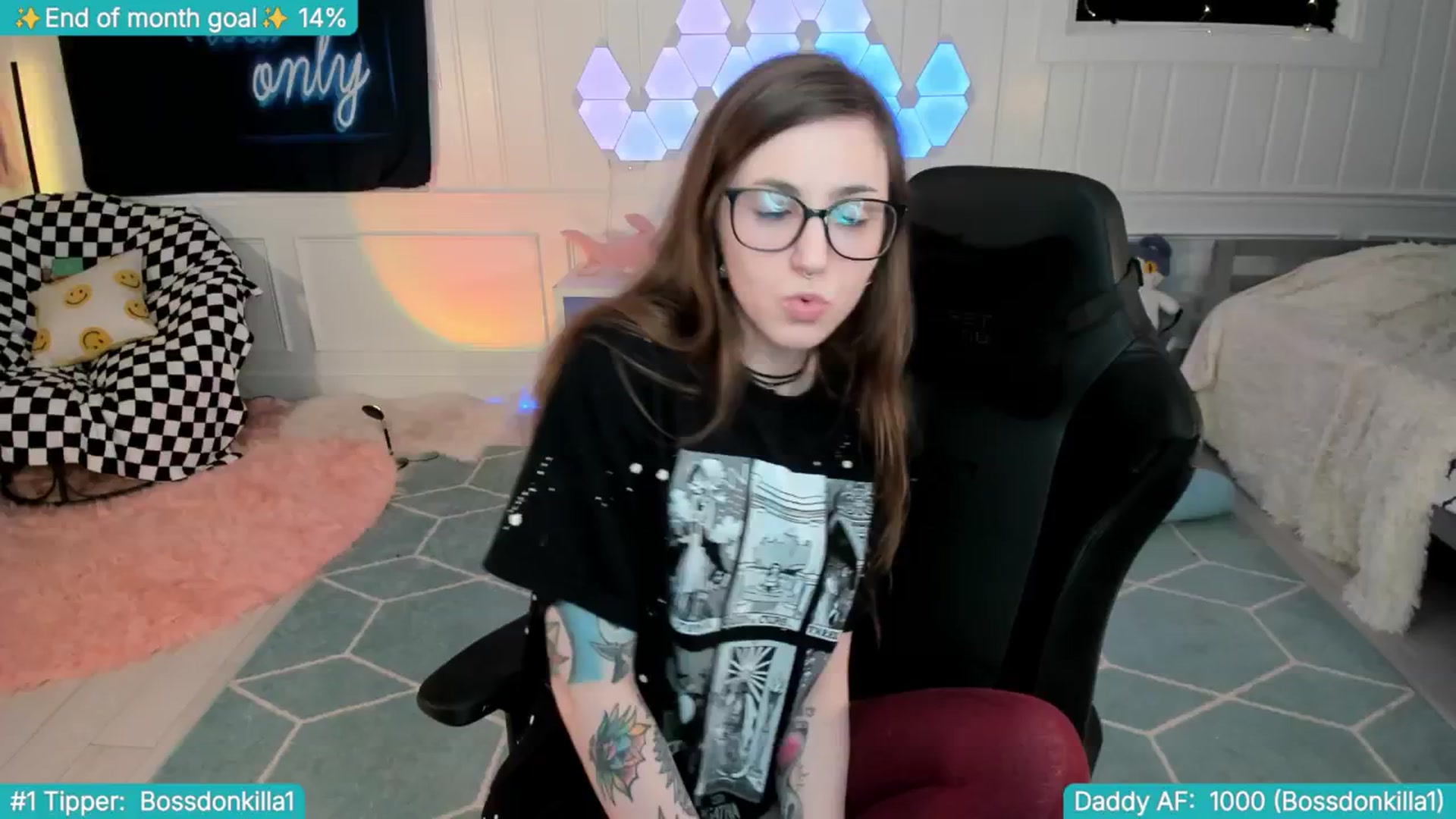 Gallery image thumbnail from TheSharkQueen's myfreecams stream on, 04/30/2025, 06:31 image 5 of 20
