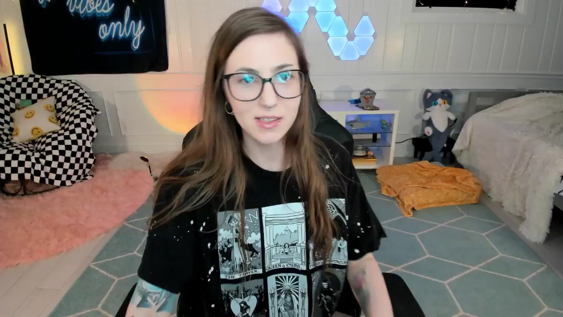 Gallery image thumbnail from TheSharkQueen's myfreecams stream on, 04/30/2025, 06:31 image 1 of 20
