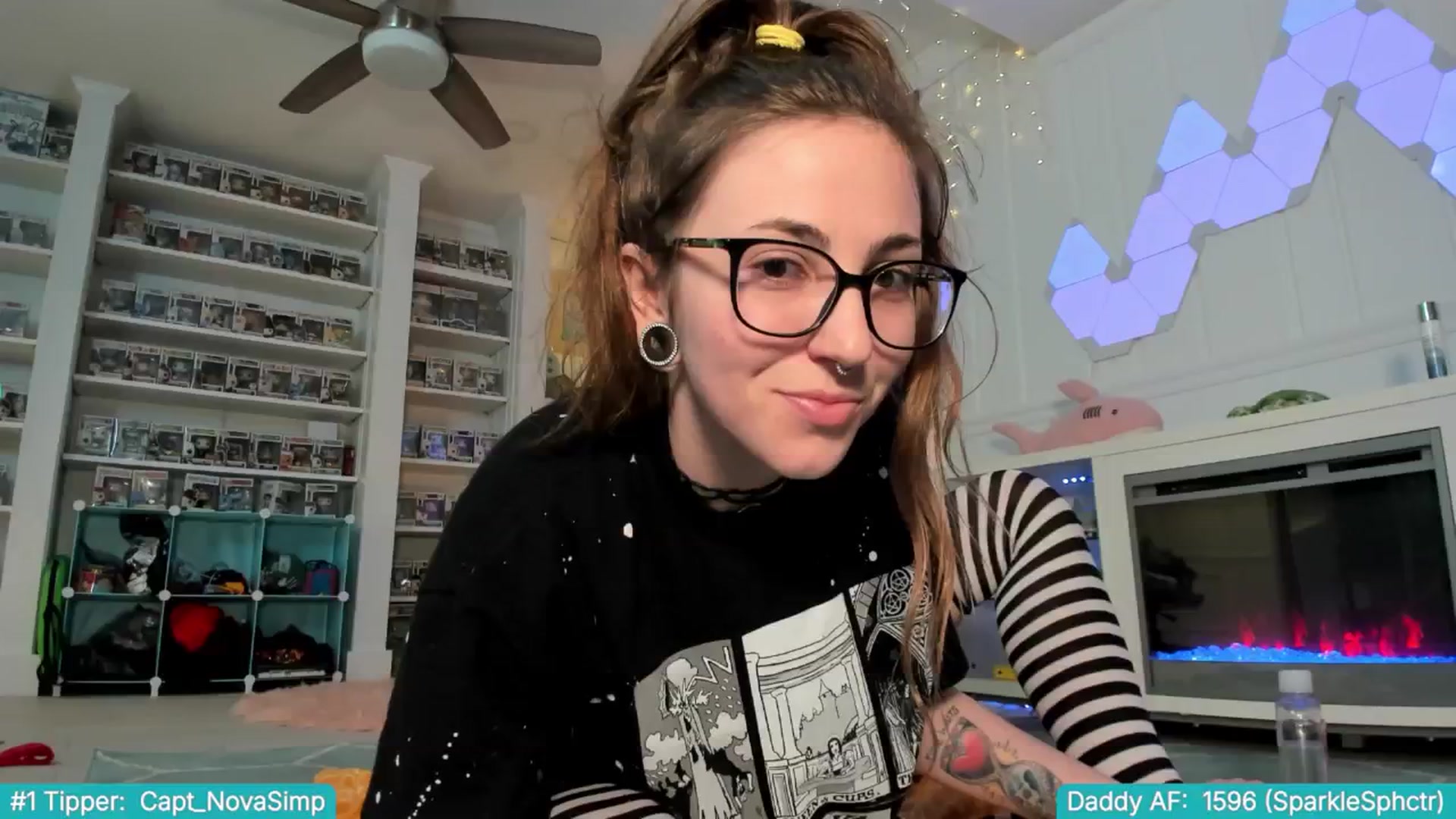 Gallery image thumbnail from TheSharkQueen's myfreecams stream on, 05/03/2025, 07:28 image 15 of 20