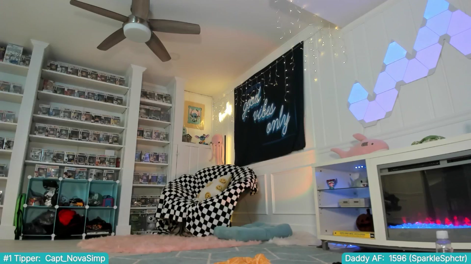 Gallery image thumbnail from TheSharkQueen's myfreecams stream on, 05/03/2025, 07:28 image 12 of 20