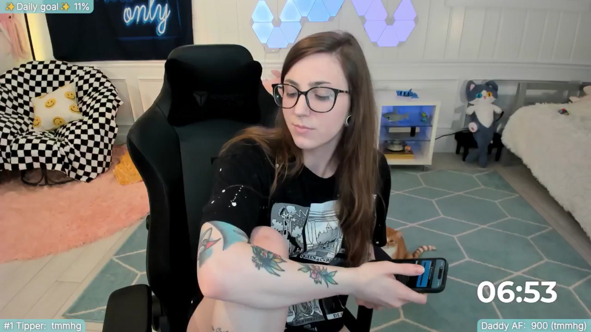 Gallery image thumbnail from TheSharkQueen's myfreecams stream on, 05/08/2025, 04:08 image 17 of 20