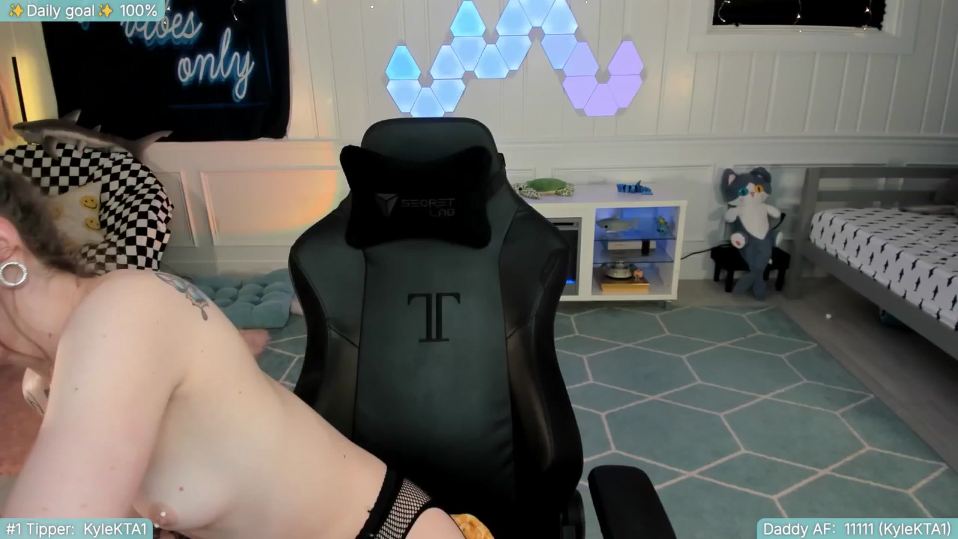 Gallery image thumbnail from TheSharkQueen's myfreecams stream on, 05/10/2025, 08:19 image 4 of 20