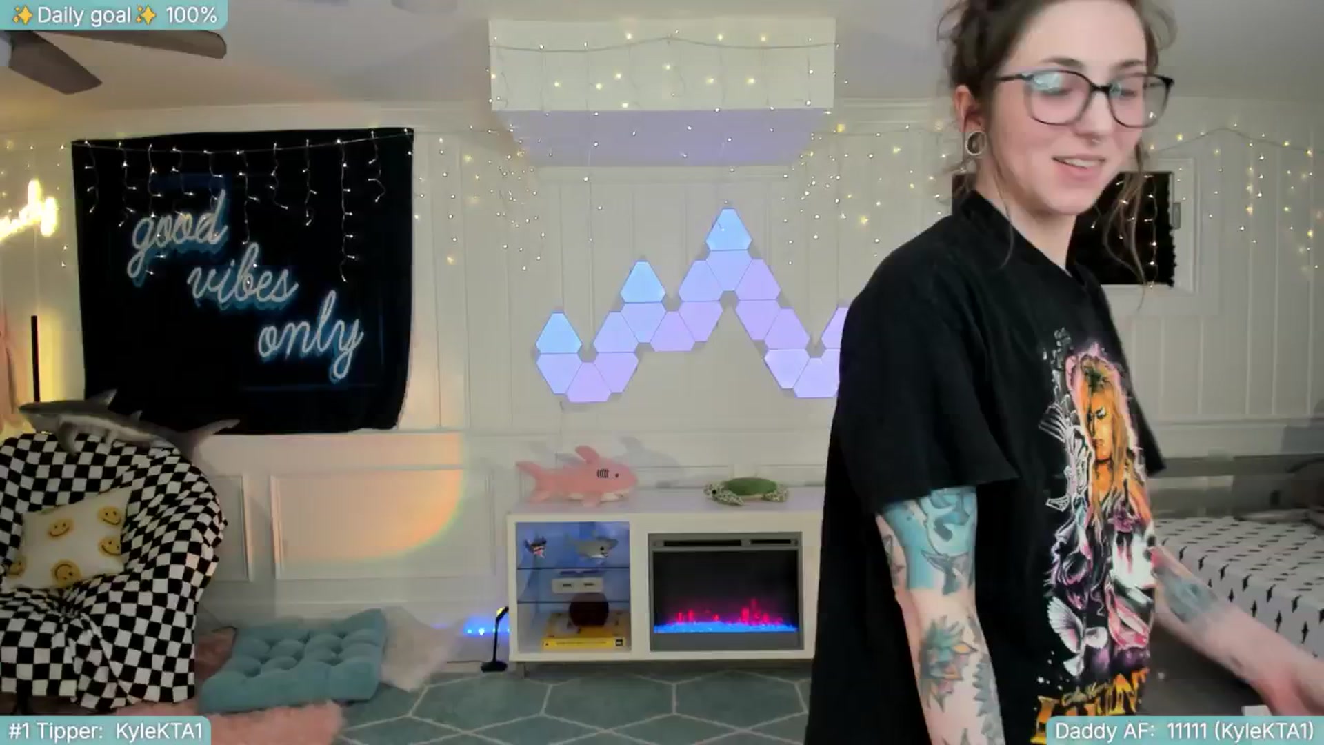 Gallery image thumbnail from TheSharkQueen's myfreecams stream on, 05/10/2025, 08:19 image 19 of 20