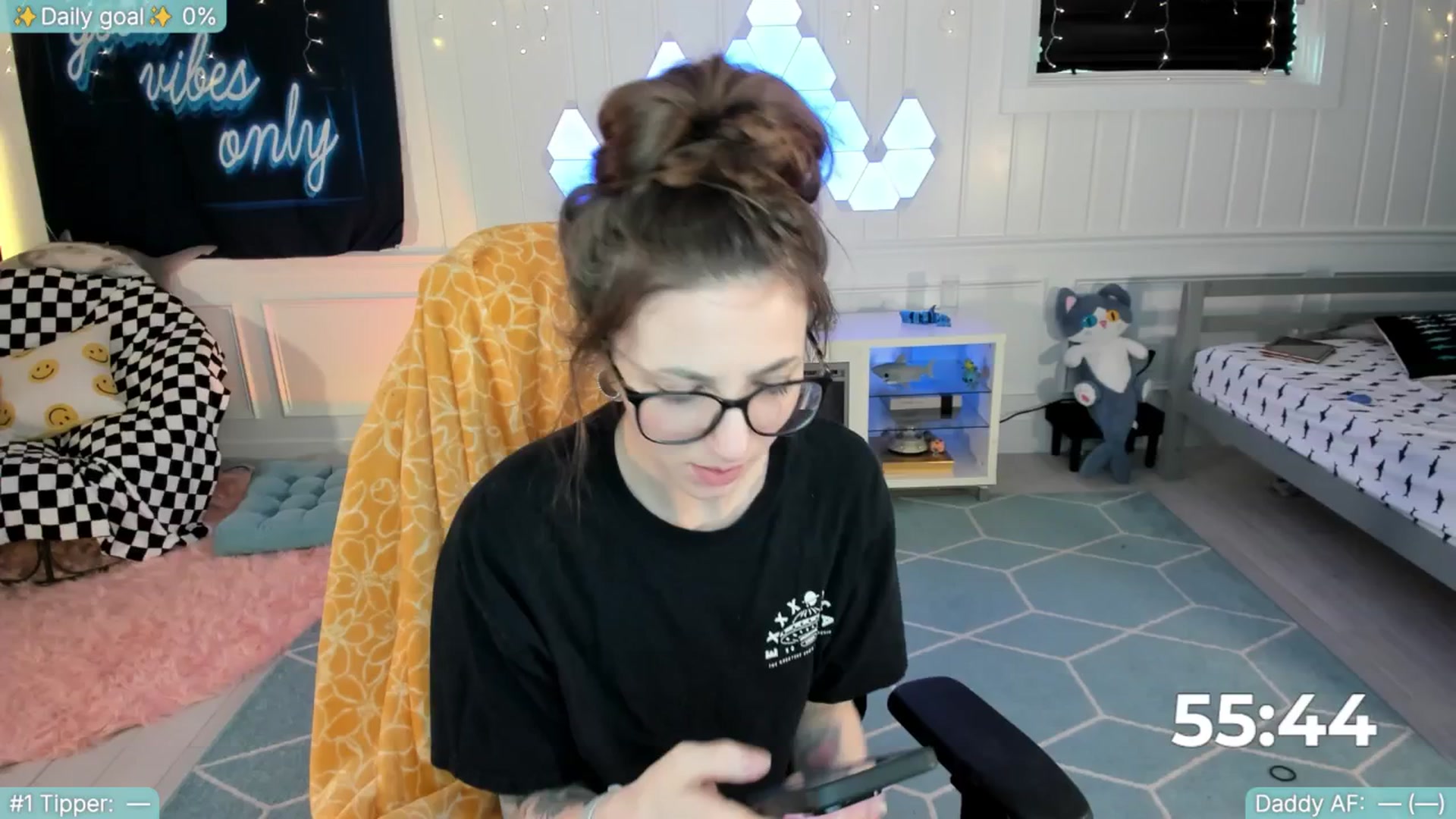 Gallery image thumbnail from TheSharkQueen's myfreecams stream on, 05/13/2025, 20:57 image 1 of 20