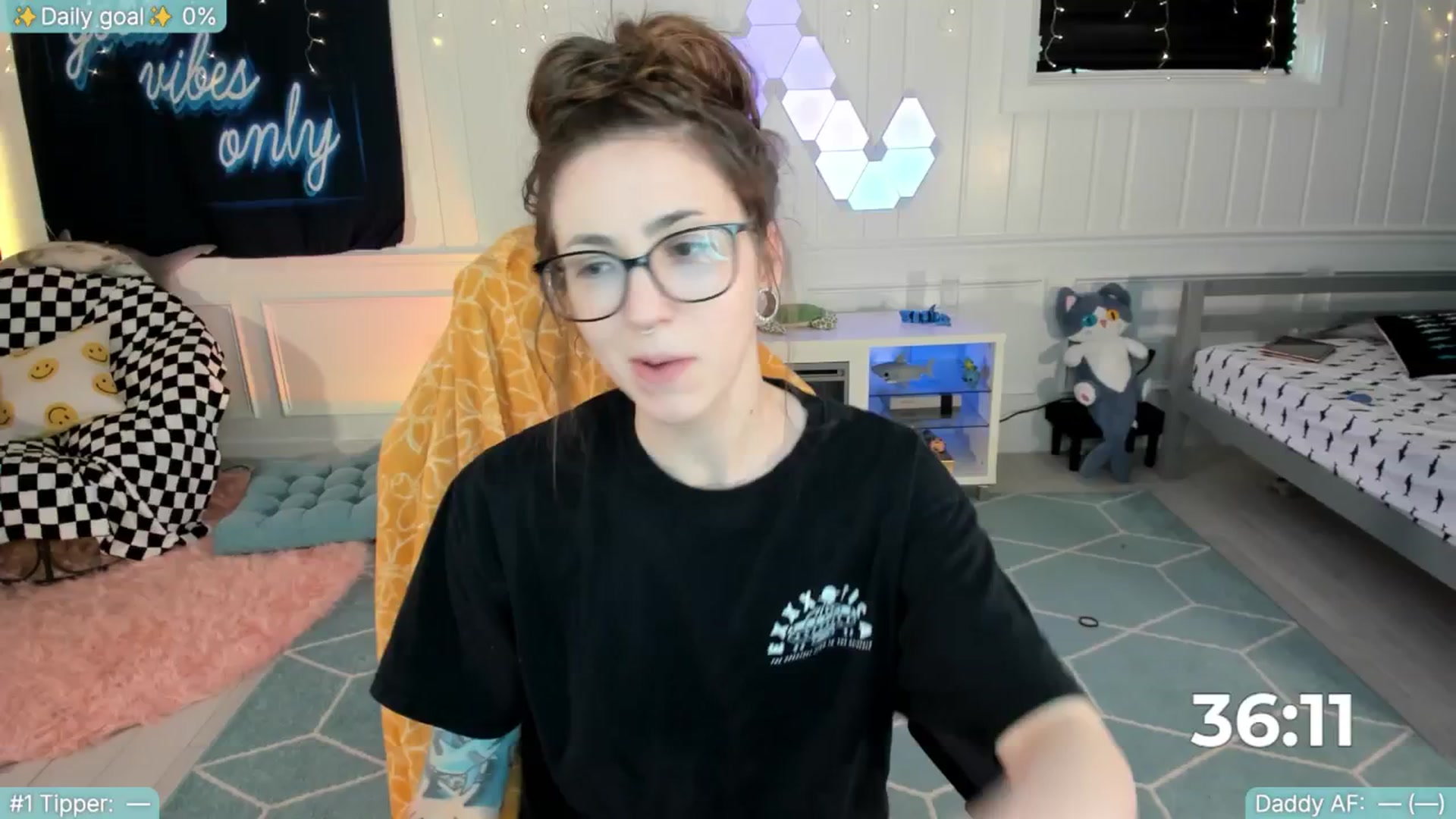 Gallery image thumbnail from TheSharkQueen's myfreecams stream on, 05/13/2025, 20:57 image 4 of 20