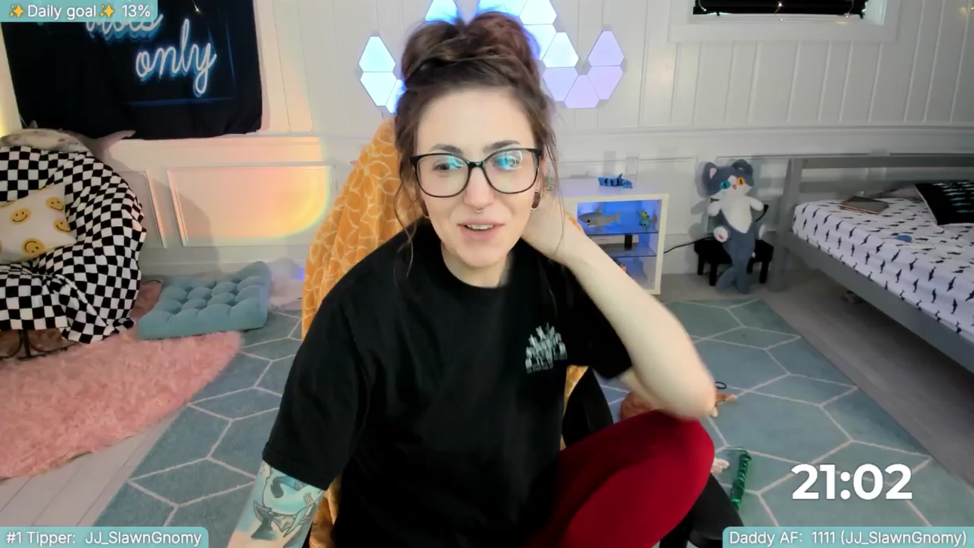 Gallery image thumbnail from TheSharkQueen's myfreecams stream on, 05/13/2025, 20:57 image 13 of 20