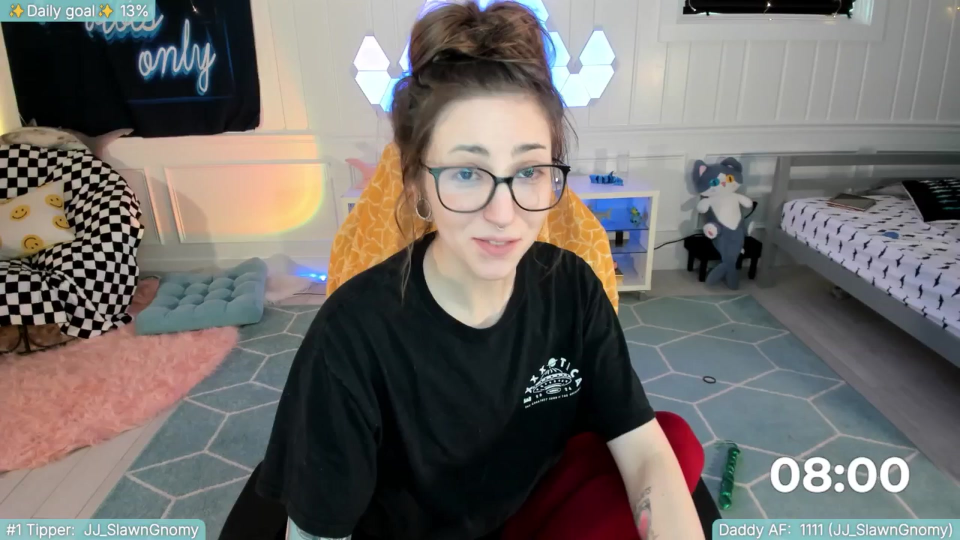 Gallery image thumbnail from TheSharkQueen's myfreecams stream on, 05/13/2025, 20:57 image 15 of 20