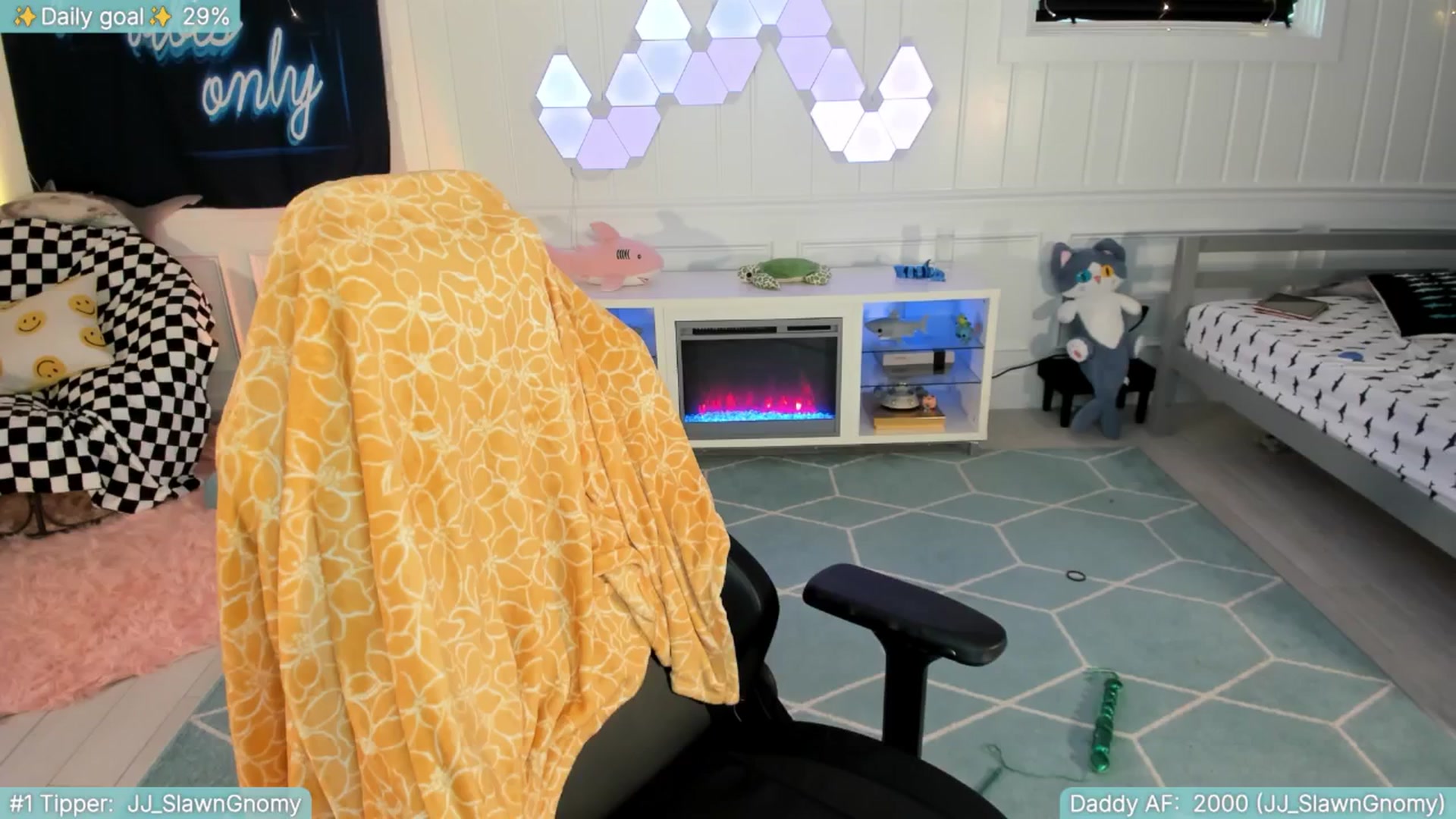 Gallery image thumbnail from TheSharkQueen's myfreecams stream on, 05/13/2025, 20:57 image 18 of 20
