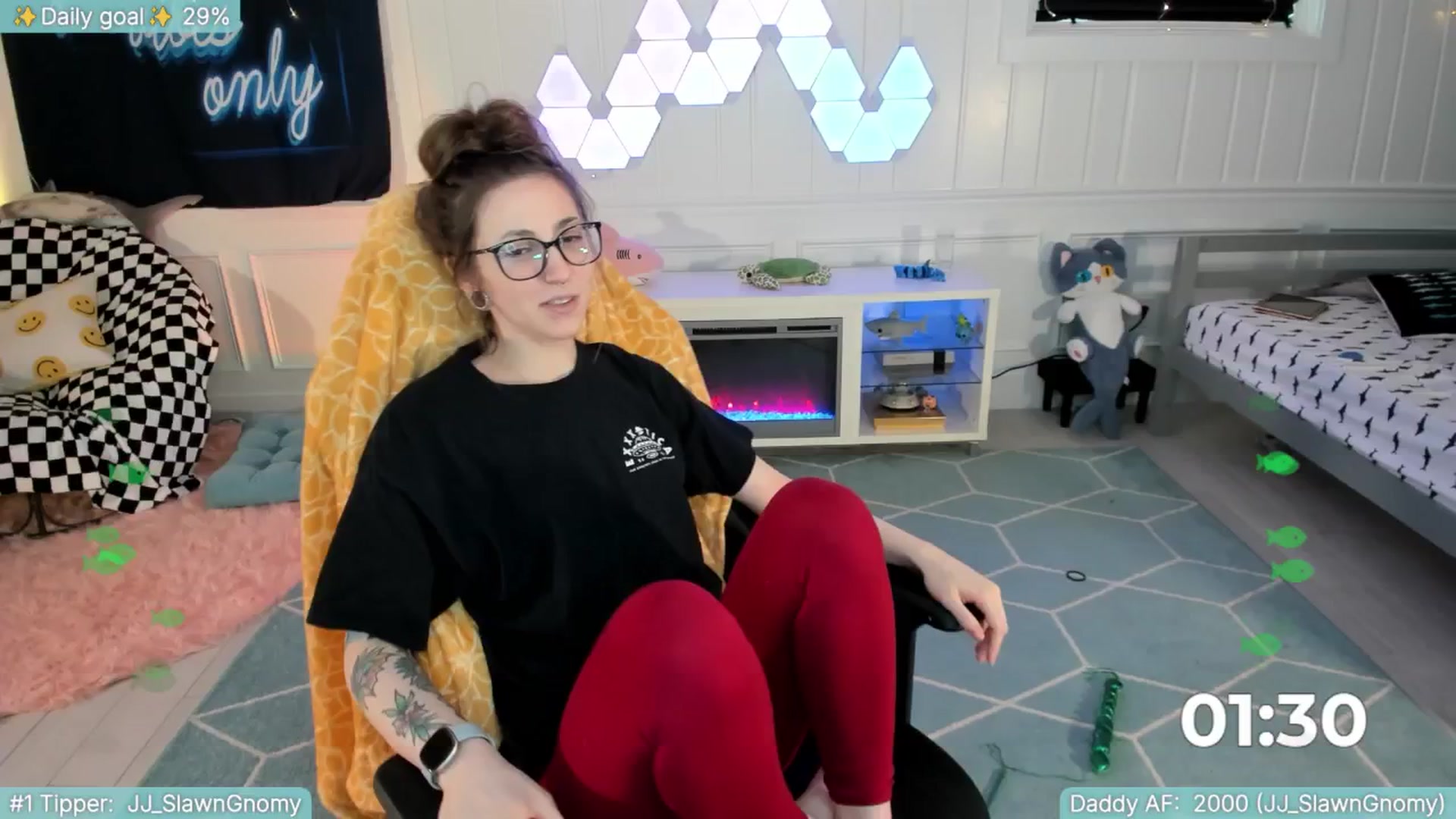 Gallery image thumbnail from TheSharkQueen's myfreecams stream on, 05/13/2025, 20:57 image 16 of 20