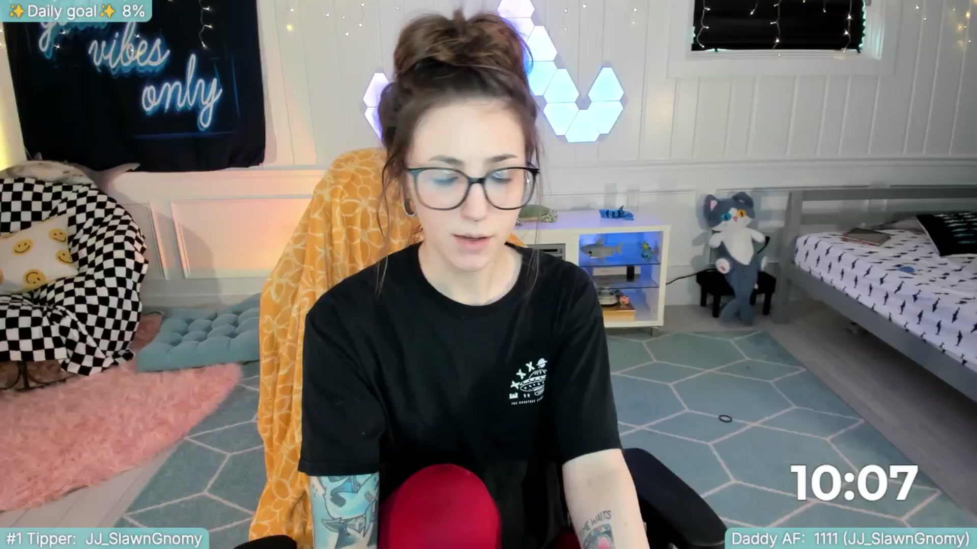 Gallery image thumbnail from TheSharkQueen's myfreecams stream on, 05/13/2025, 20:57 image 8 of 20