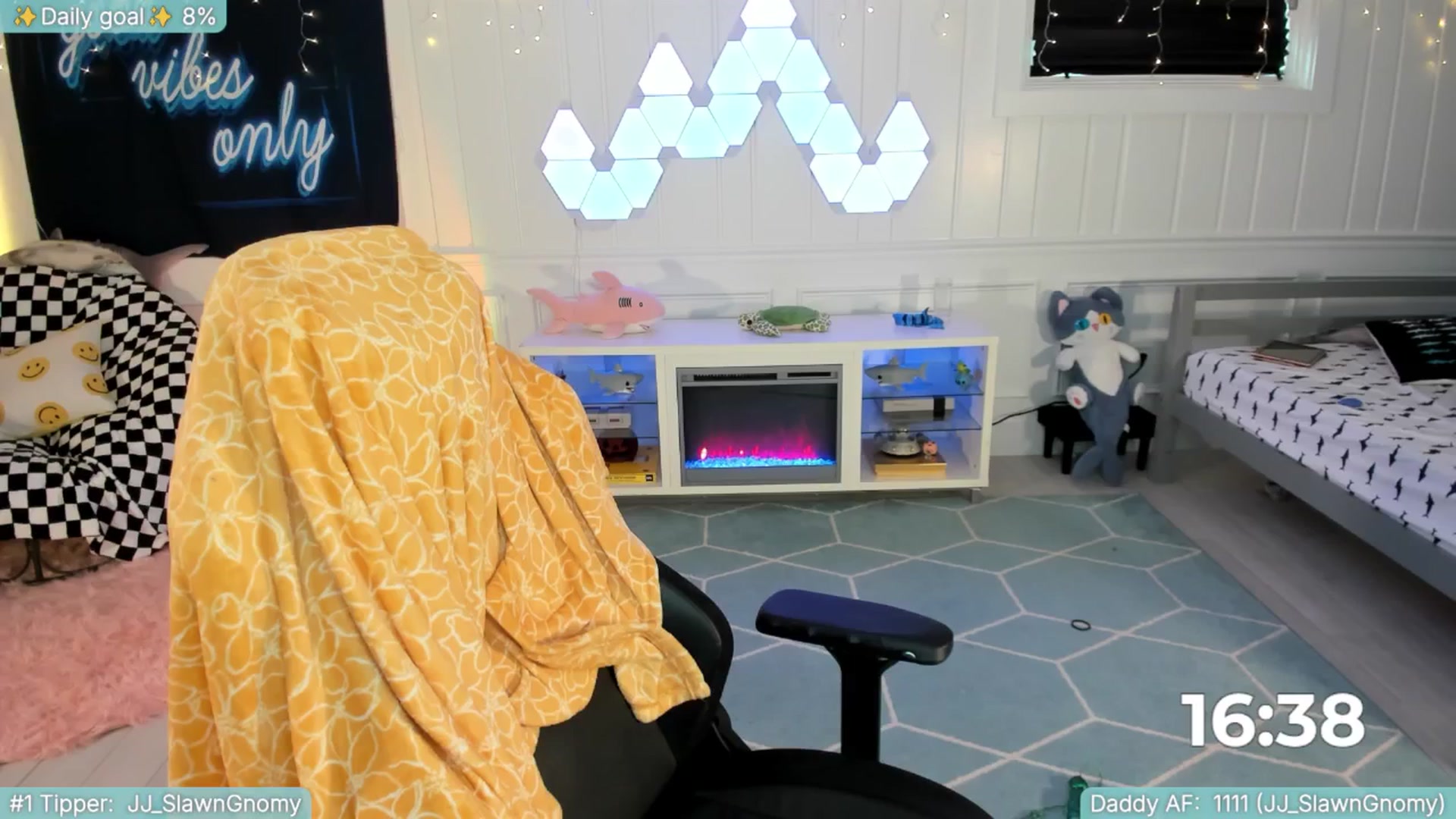 Gallery image thumbnail from TheSharkQueen's myfreecams stream on, 05/13/2025, 20:57 image 7 of 20