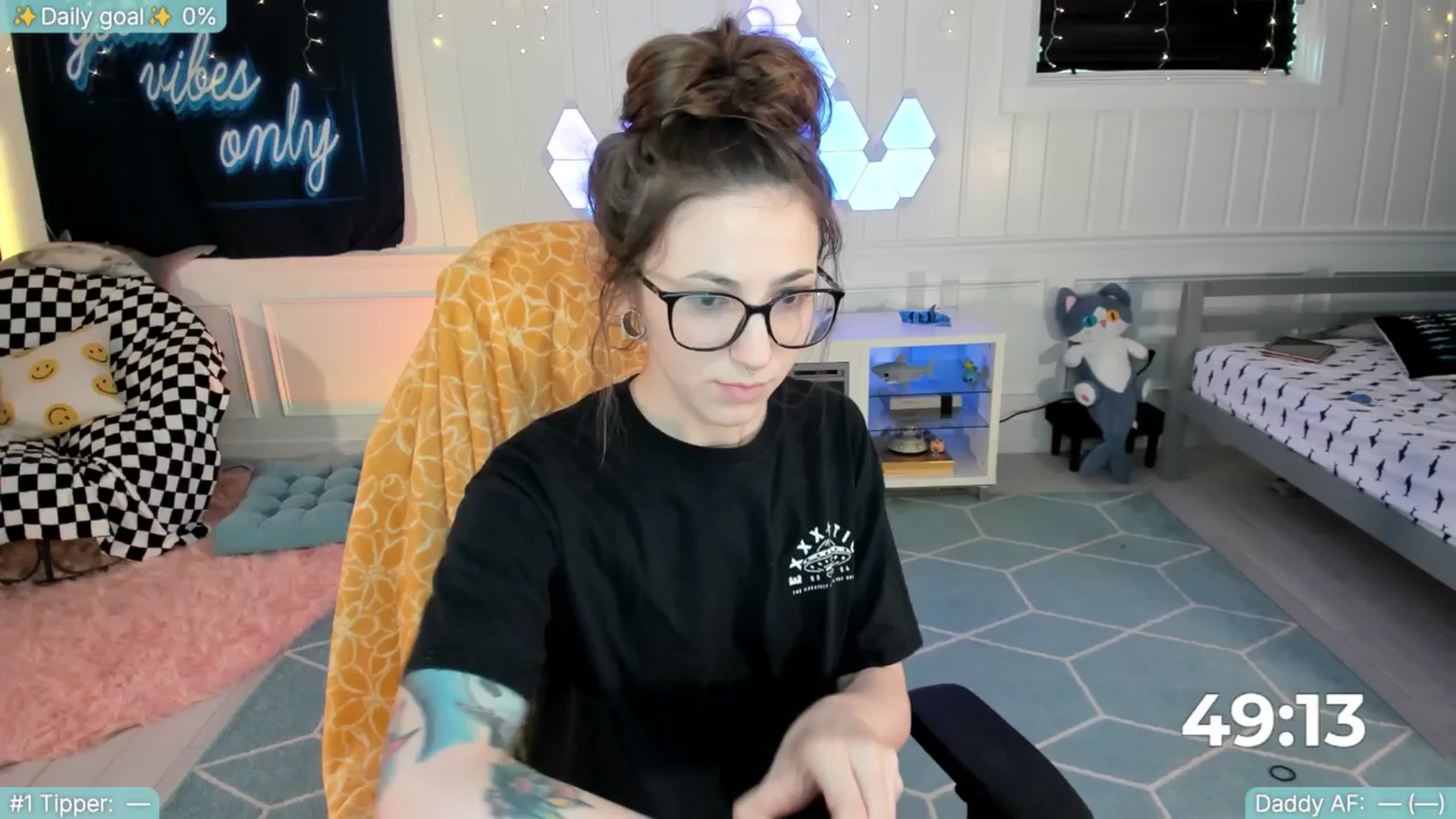 Gallery image thumbnail from TheSharkQueen's myfreecams stream on, 05/13/2025, 20:57 image 2 of 20