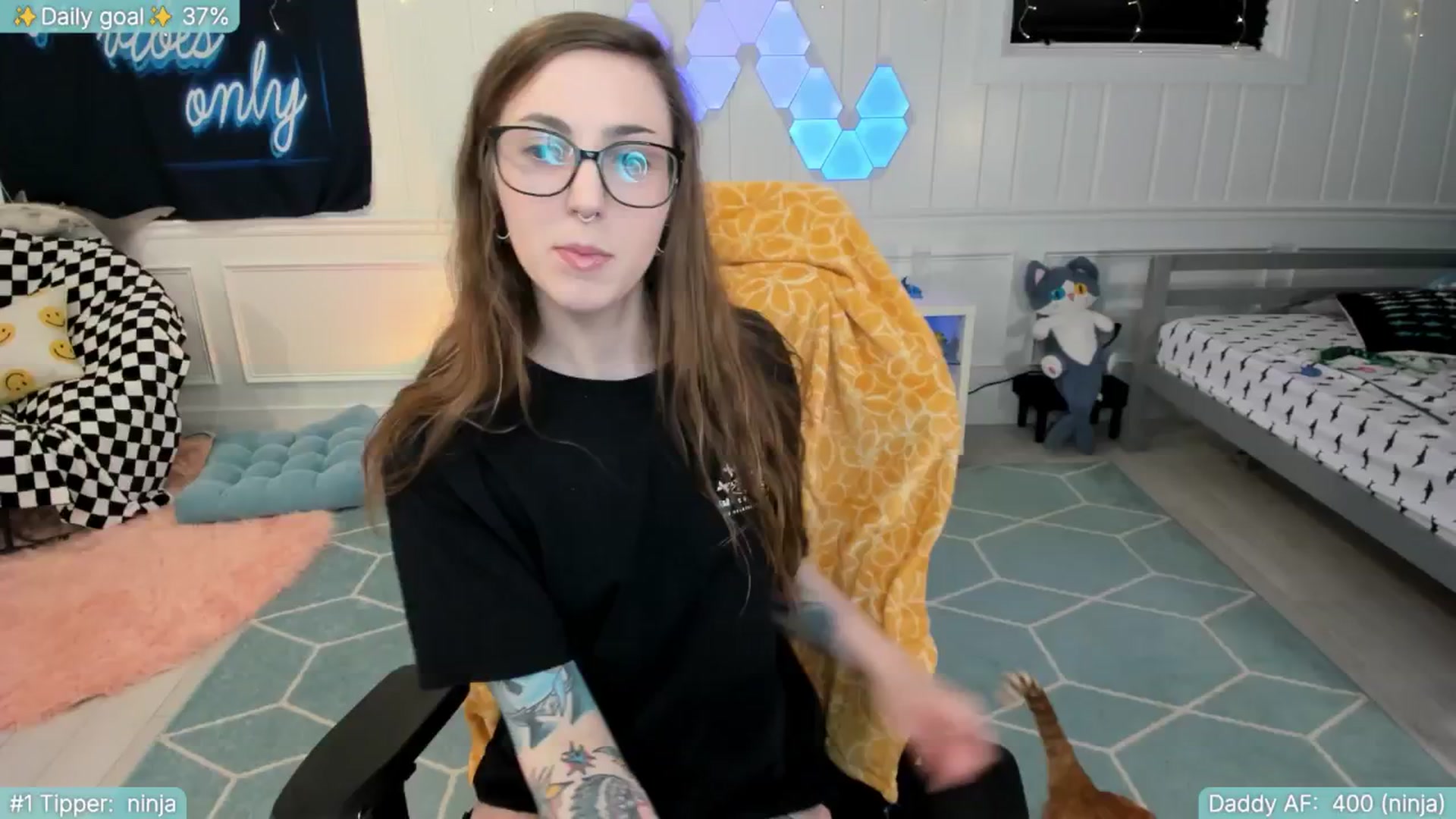 Gallery image thumbnail from TheSharkQueen's myfreecams stream on, 05/14/2025, 04:16 image 15 of 20