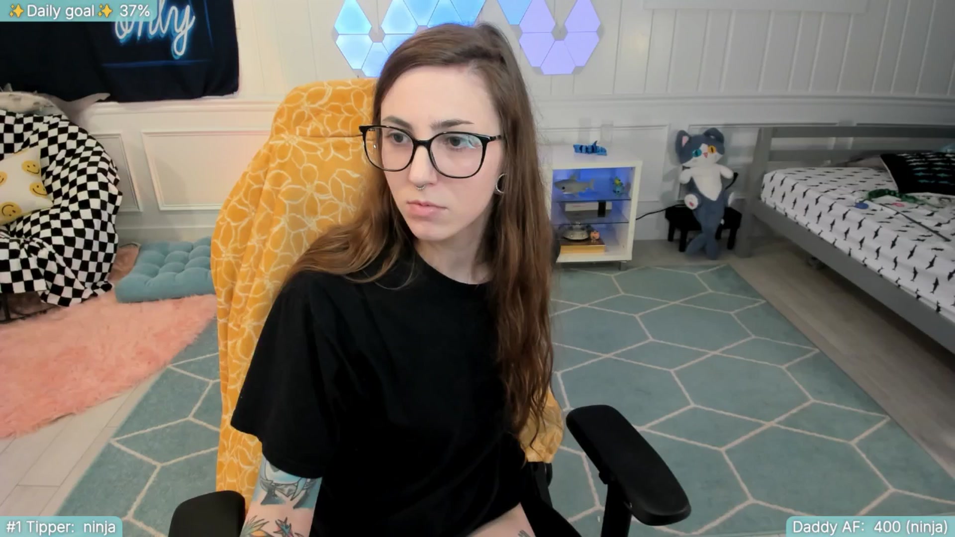 Gallery image thumbnail from TheSharkQueen's myfreecams stream on, 05/14/2025, 04:16 image 18 of 20