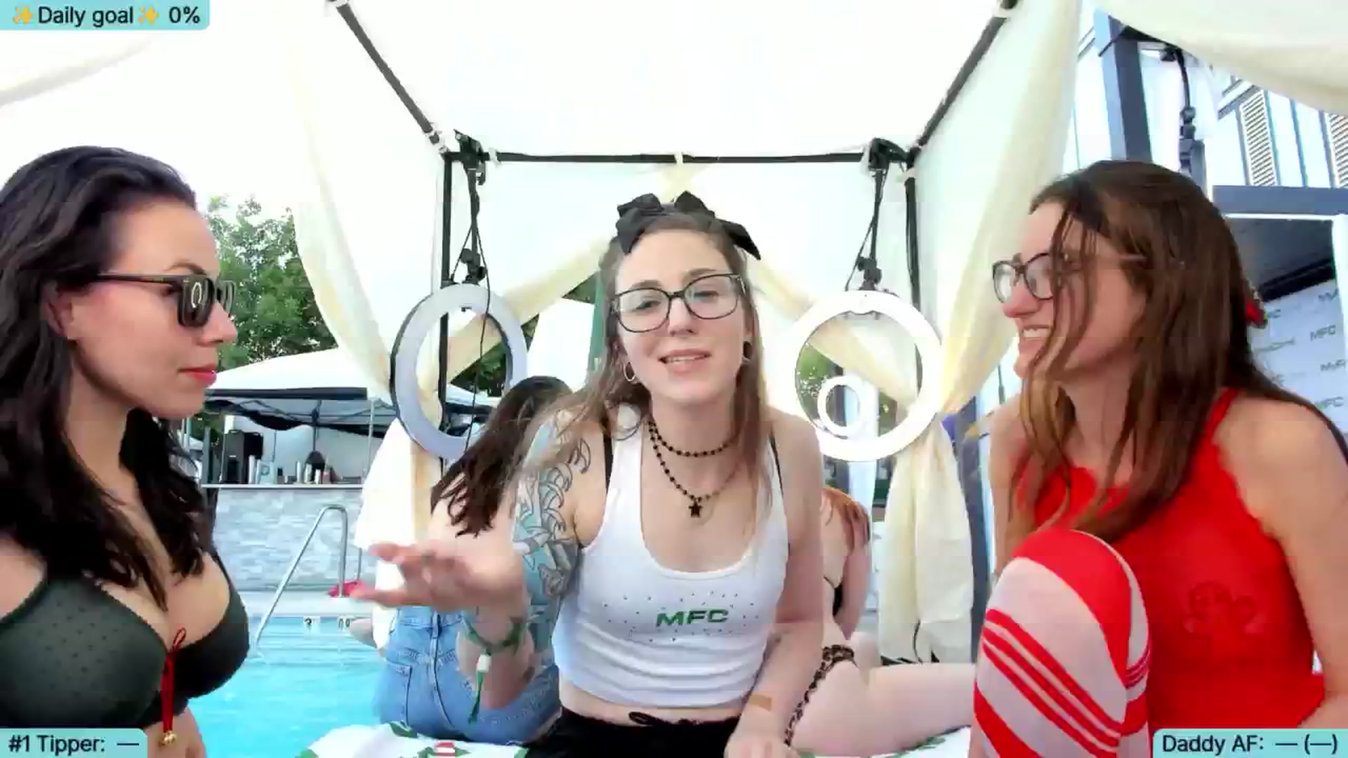 Gallery image thumbnail from TheSharkQueen's myfreecams stream on, 05/22/2025, 24:01 image 14 of 20