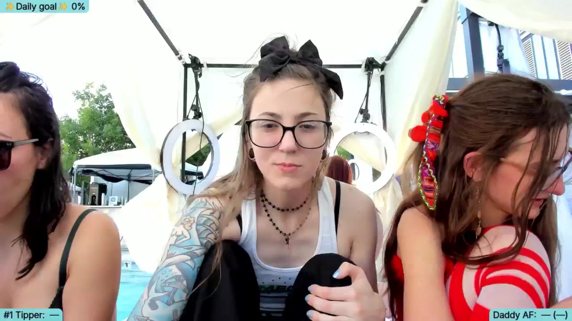 Gallery image thumbnail from TheSharkQueen's myfreecams stream on, 05/22/2025, 24:01 image 1 of 20