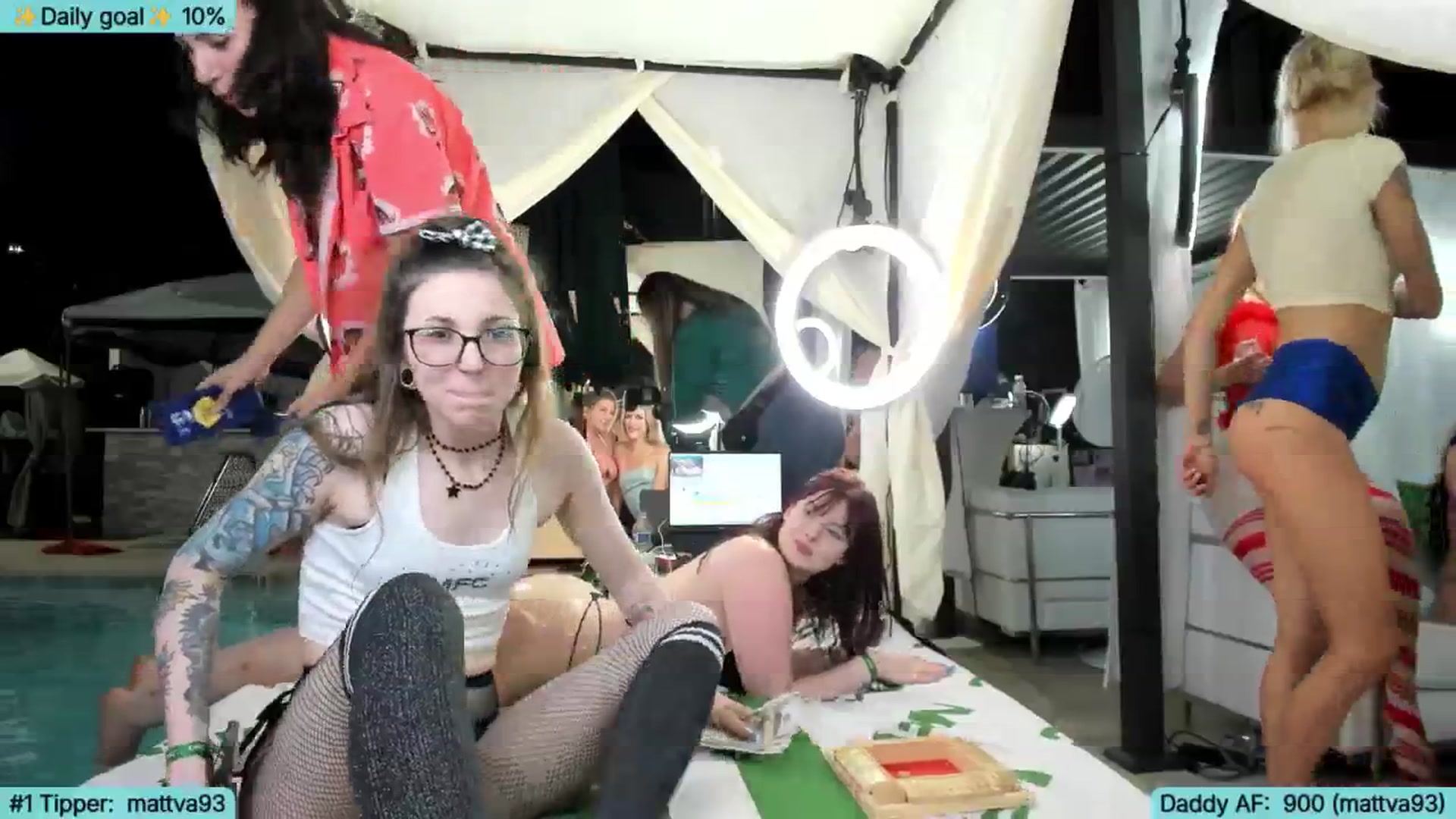 Gallery image thumbnail from TheSharkQueen's myfreecams stream on, 05/22/2025, 04:25 image 18 of 20