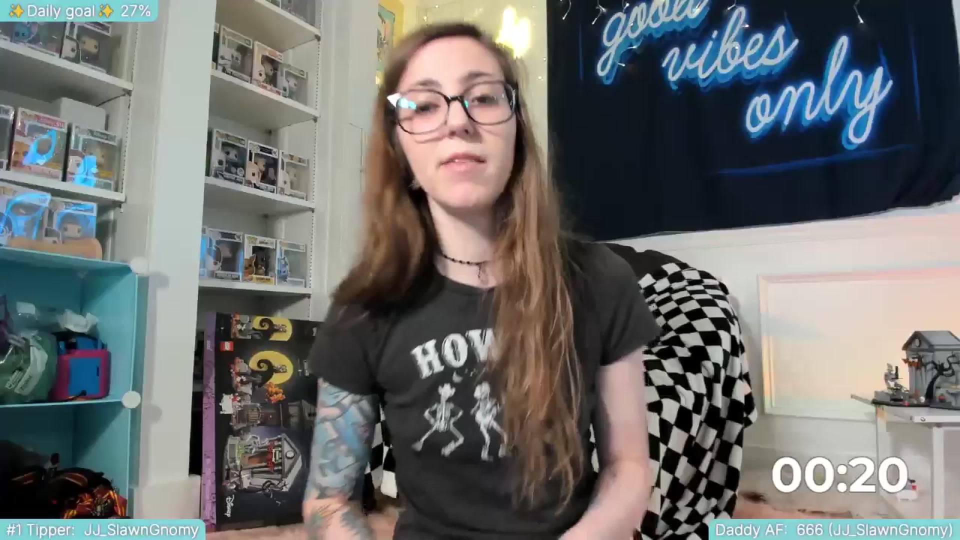 Gallery image thumbnail from TheSharkQueen's myfreecams stream on, 05/24/2025, 04:14 image 19 of 20