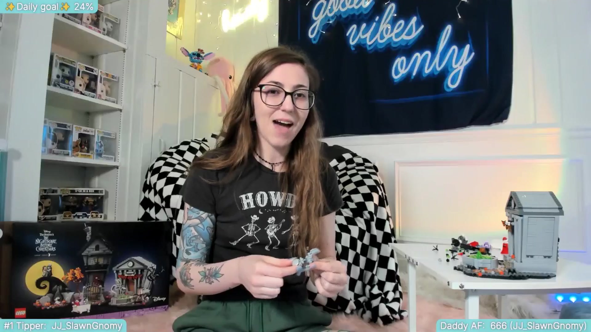 Gallery image thumbnail from TheSharkQueen's myfreecams stream on, 05/24/2025, 04:14 image 7 of 20