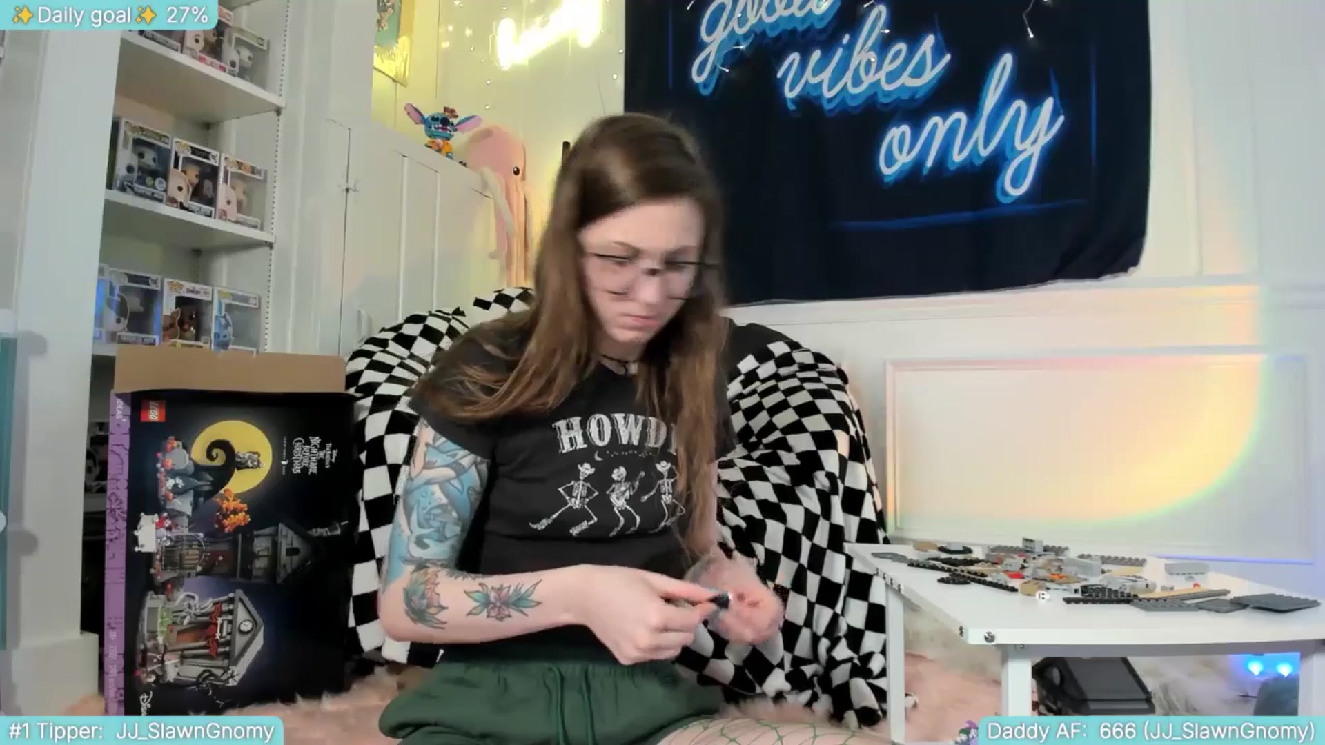 Gallery image thumbnail from TheSharkQueen's myfreecams stream on, 05/24/2025, 04:14 image 11 of 20