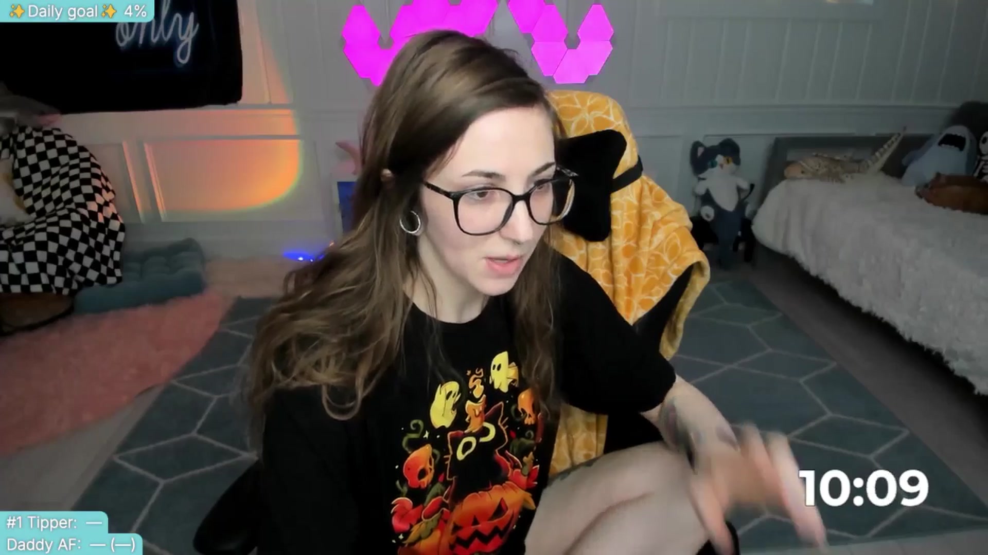 Gallery image thumbnail from TheSharkQueen's myfreecams stream on, 05/26/2025, 20:30 image 13 of 20