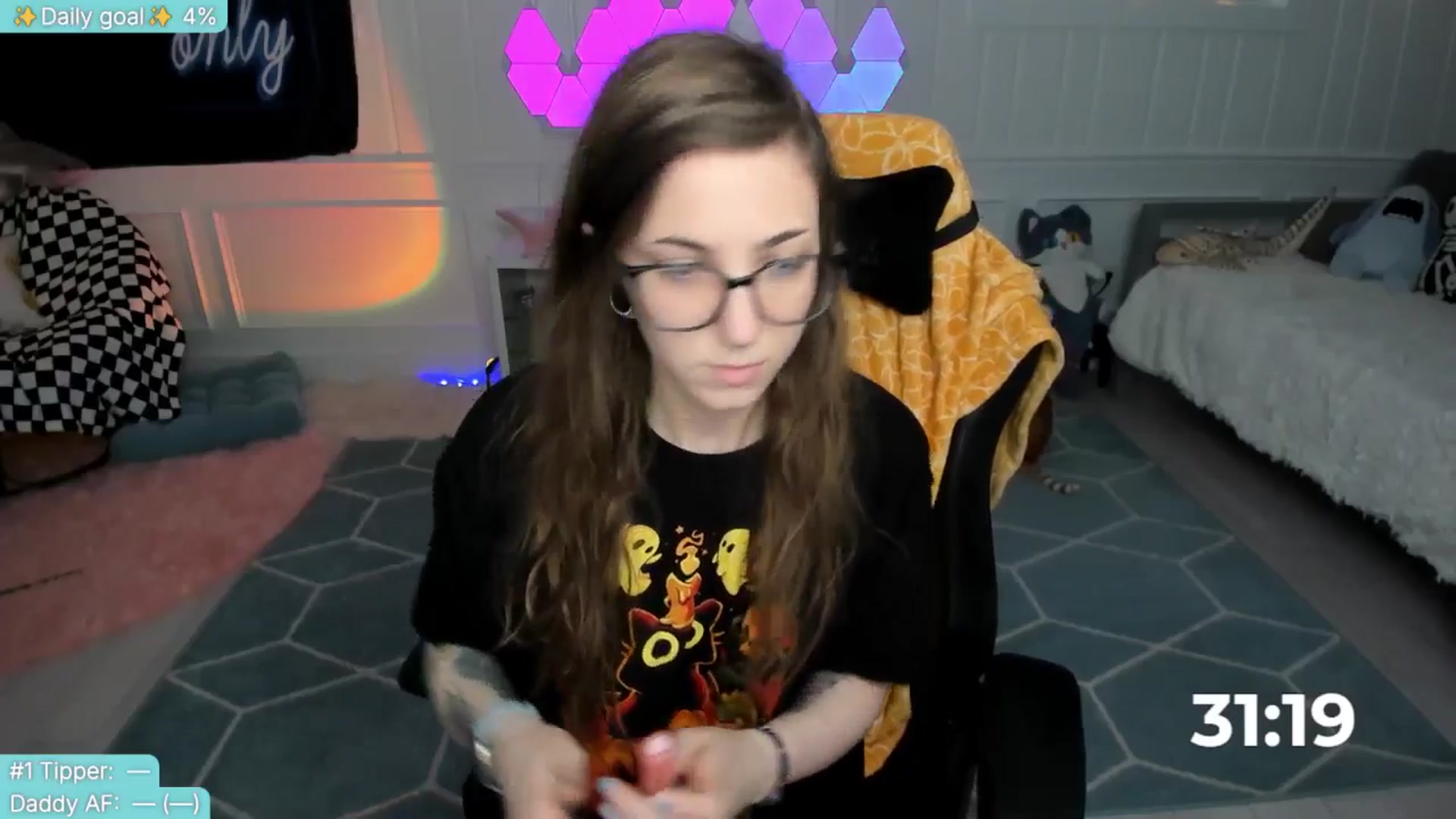 Gallery image thumbnail from TheSharkQueen's myfreecams stream on, 05/26/2025, 20:30 image 3 of 20