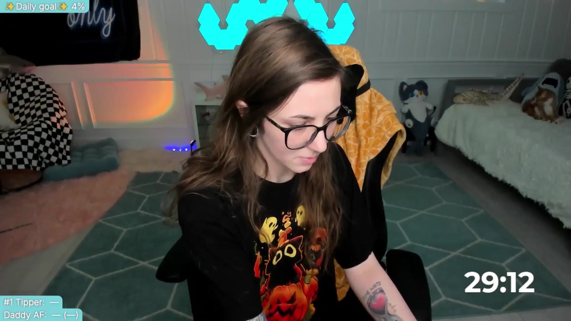 Gallery image thumbnail from TheSharkQueen's myfreecams stream on, 05/26/2025, 20:30 image 4 of 20