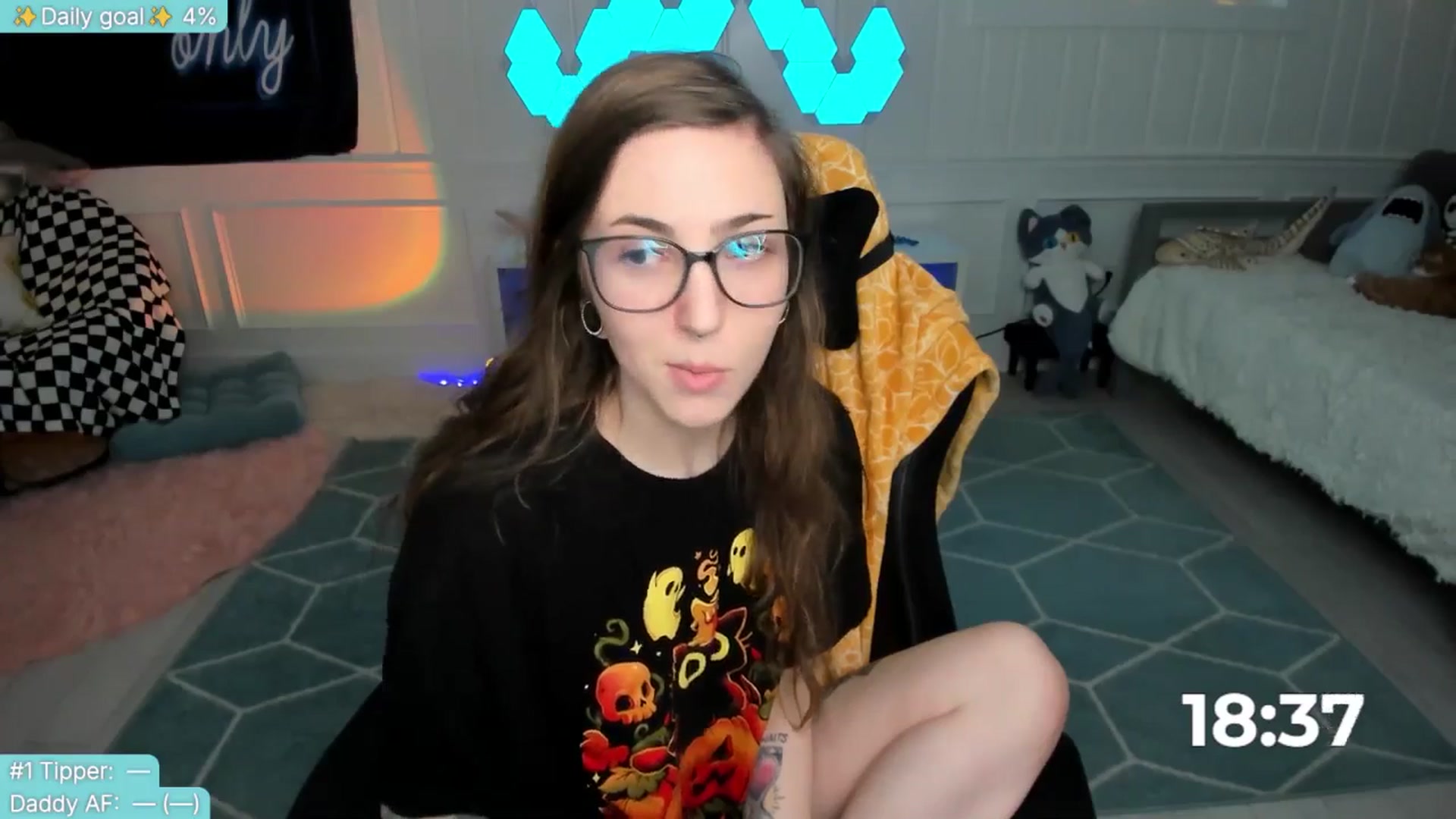 Gallery image thumbnail from TheSharkQueen's myfreecams stream on, 05/26/2025, 20:30 image 9 of 20