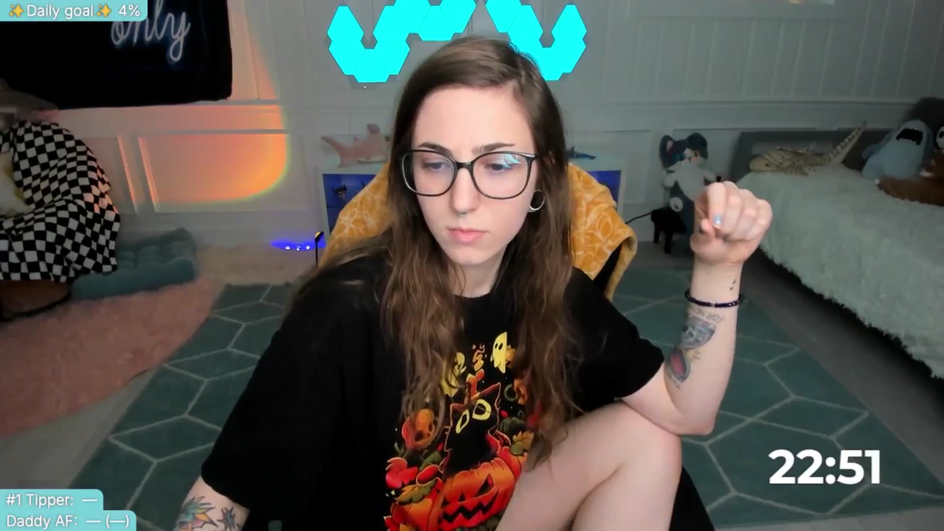 Gallery image thumbnail from TheSharkQueen's myfreecams stream on, 05/26/2025, 20:30 image 7 of 20