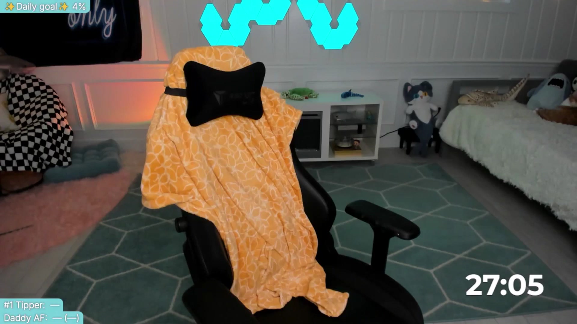 Gallery image thumbnail from TheSharkQueen's myfreecams stream on, 05/26/2025, 20:30 image 5 of 20