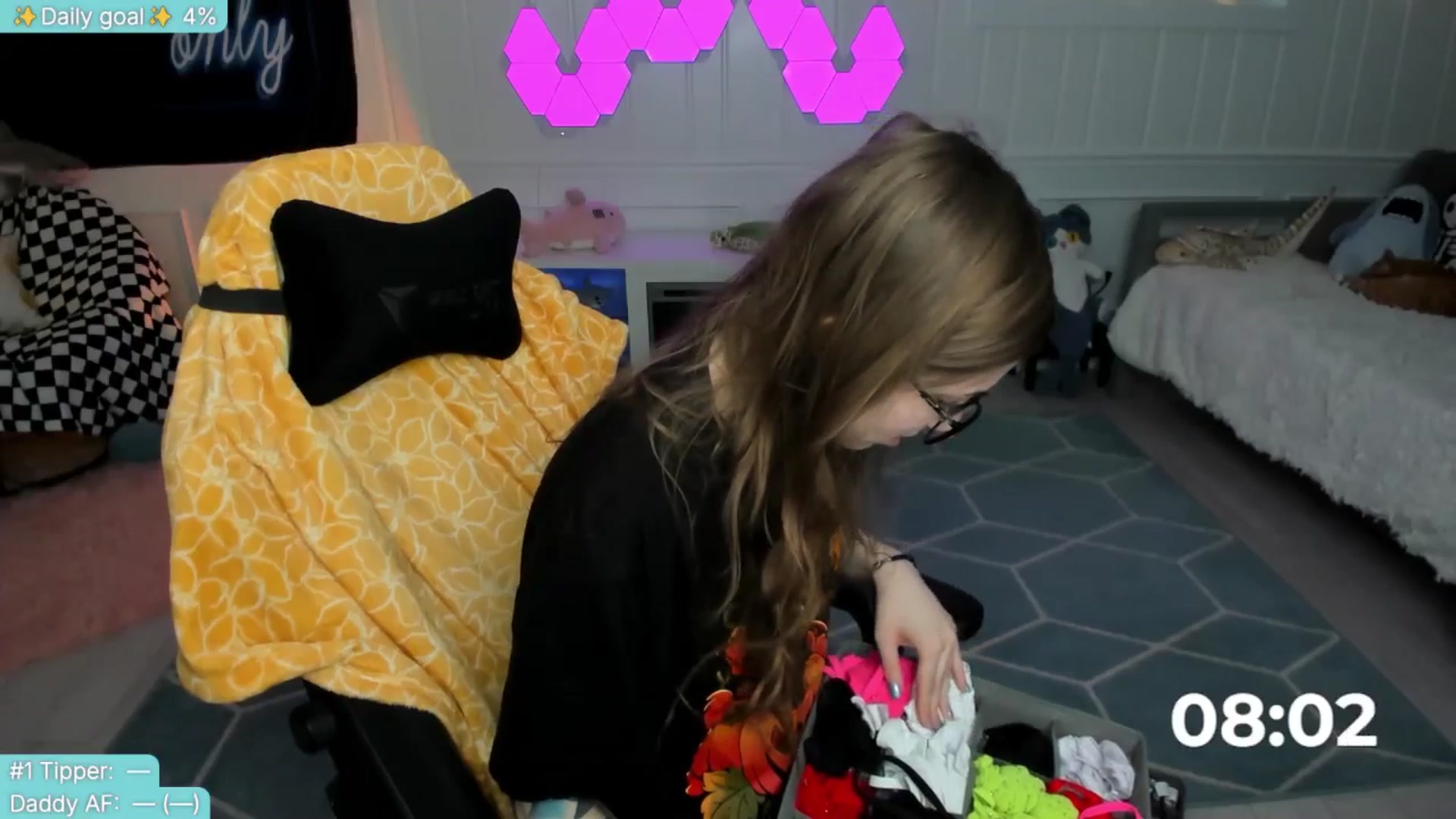 Gallery image thumbnail from TheSharkQueen's myfreecams stream on, 05/26/2025, 20:30 image 14 of 20