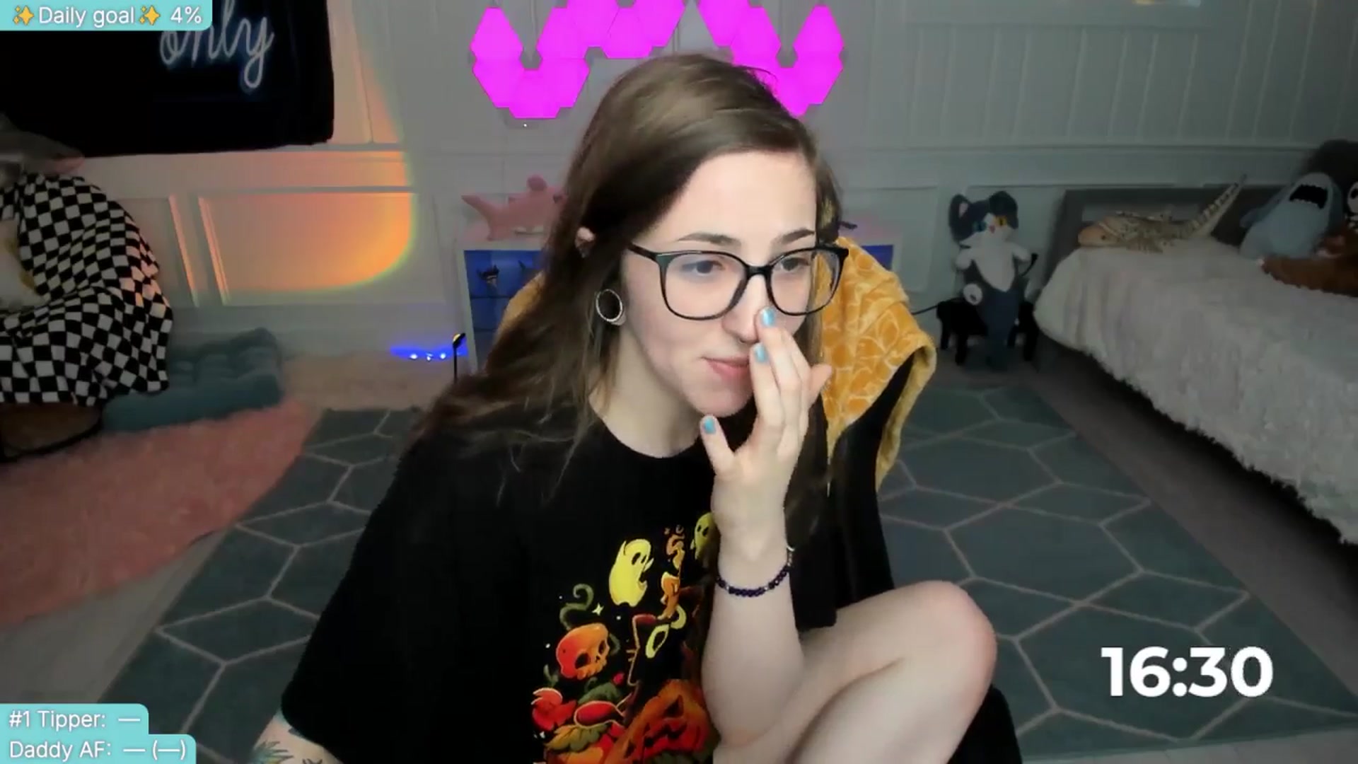 Gallery image thumbnail from TheSharkQueen's myfreecams stream on, 05/26/2025, 20:30 image 10 of 20